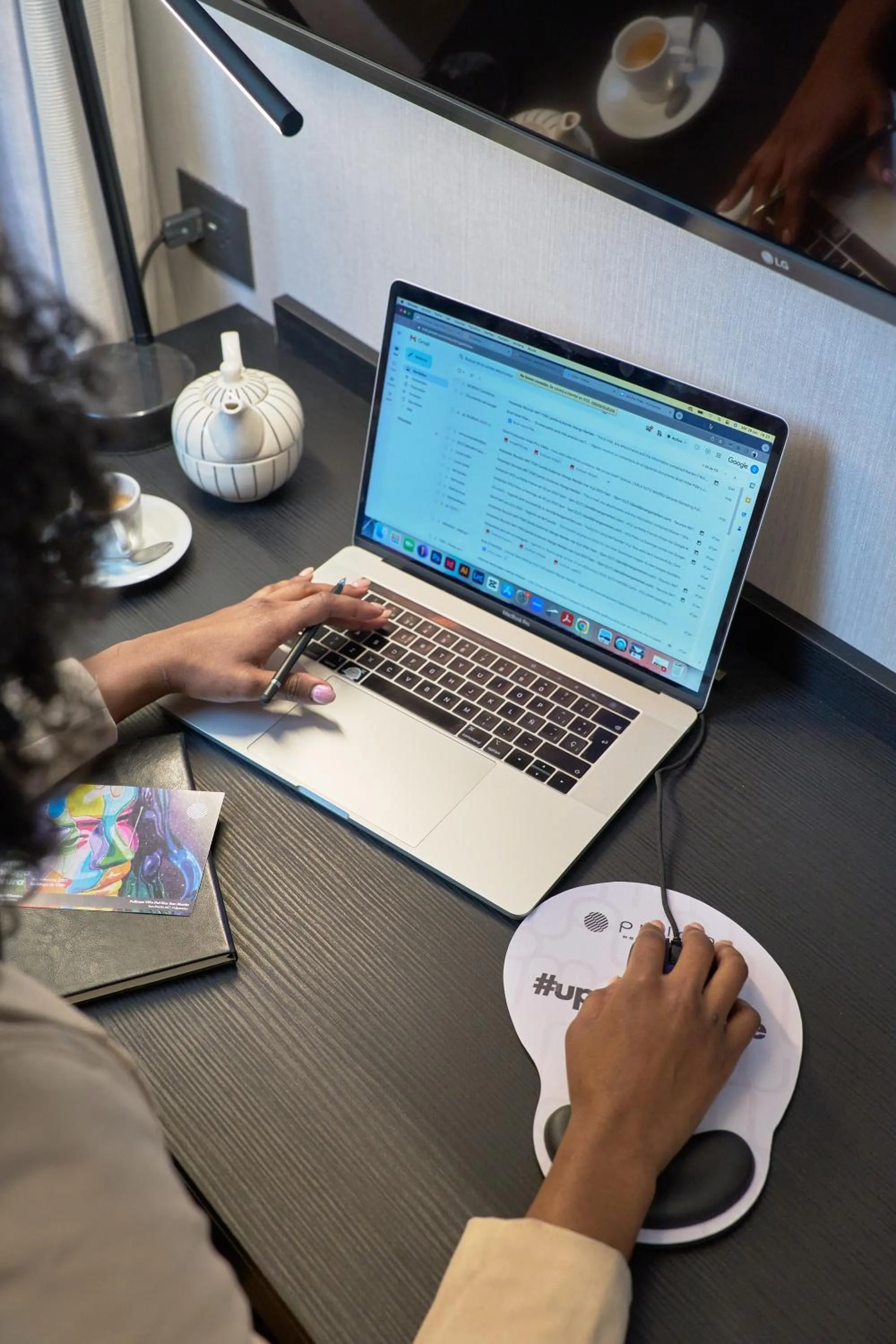 Decorative detail in Pullman Santiago Vitacura