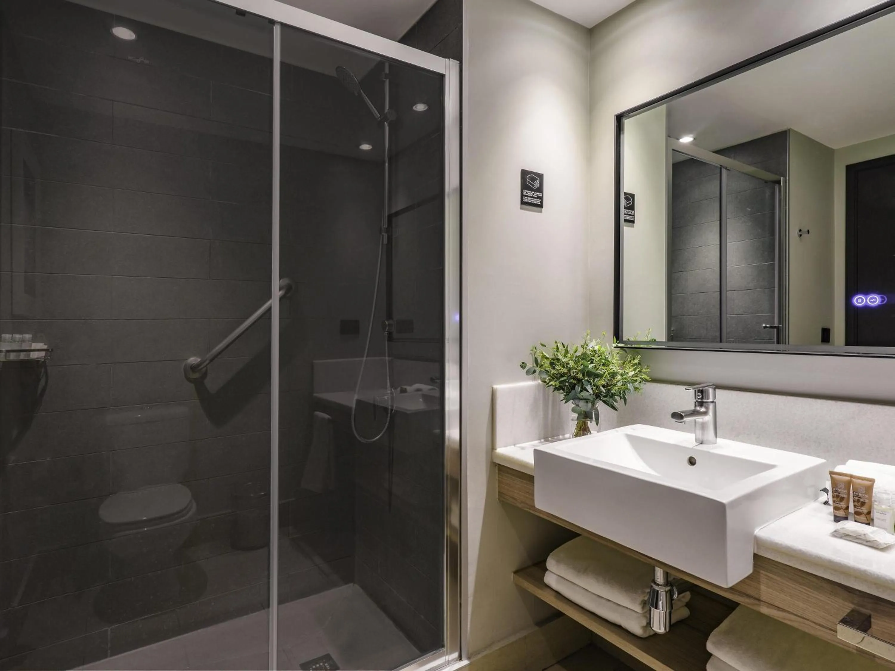 Bedroom in Pullman Santiago Vitacura