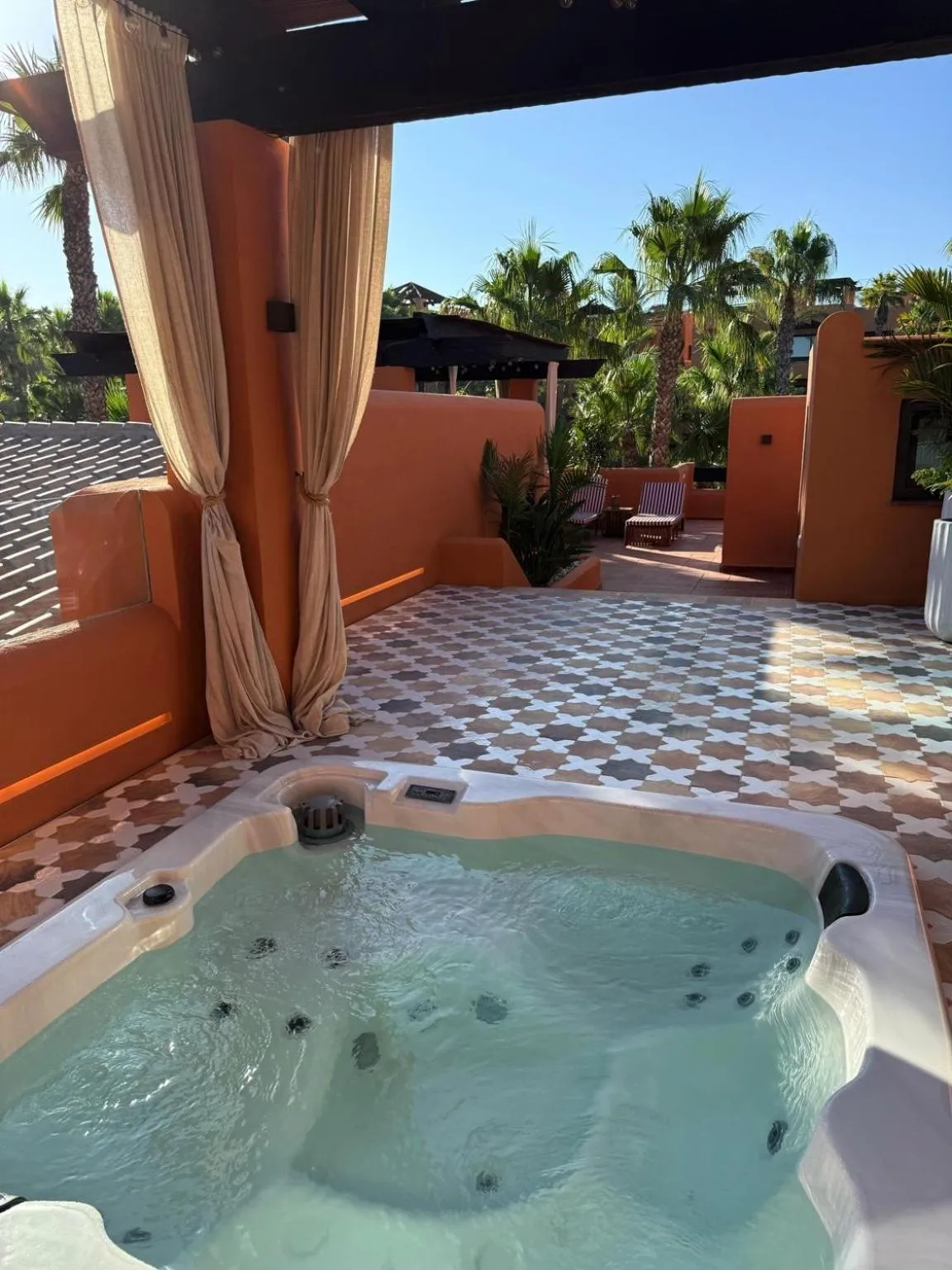 Hot Tub in Aparthotel Novo Resort