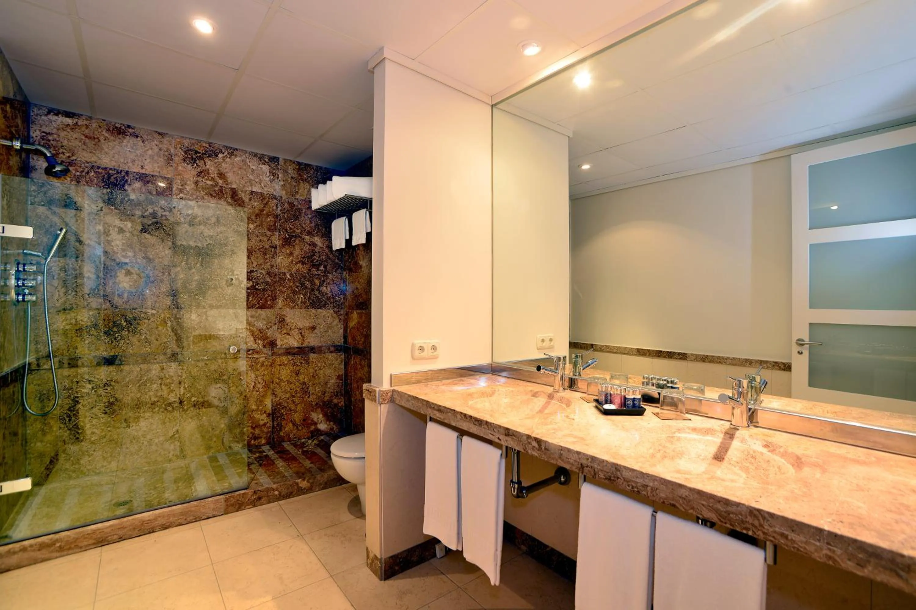 Bathroom in Aparthotel Novo Resort