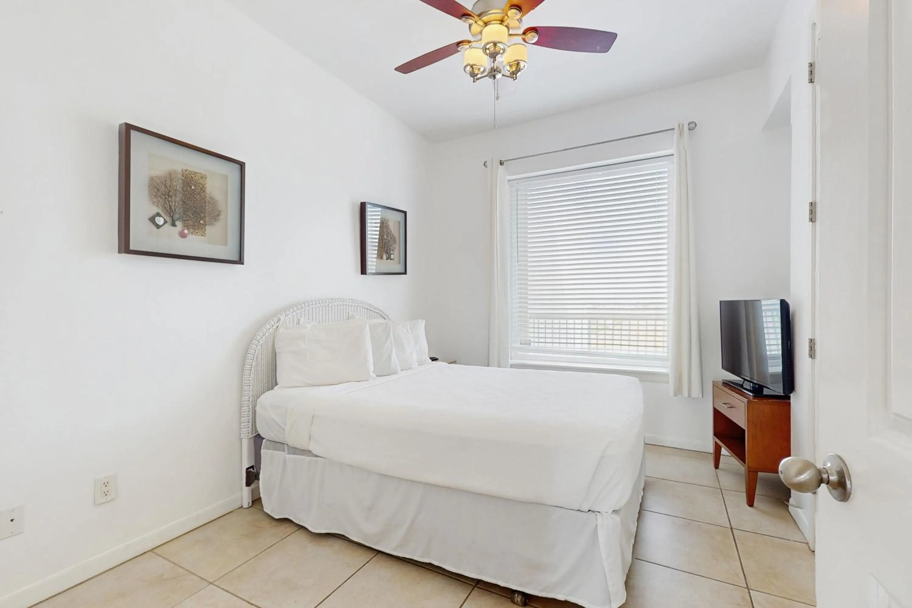 Bed in Las Marinas Condominiums 405