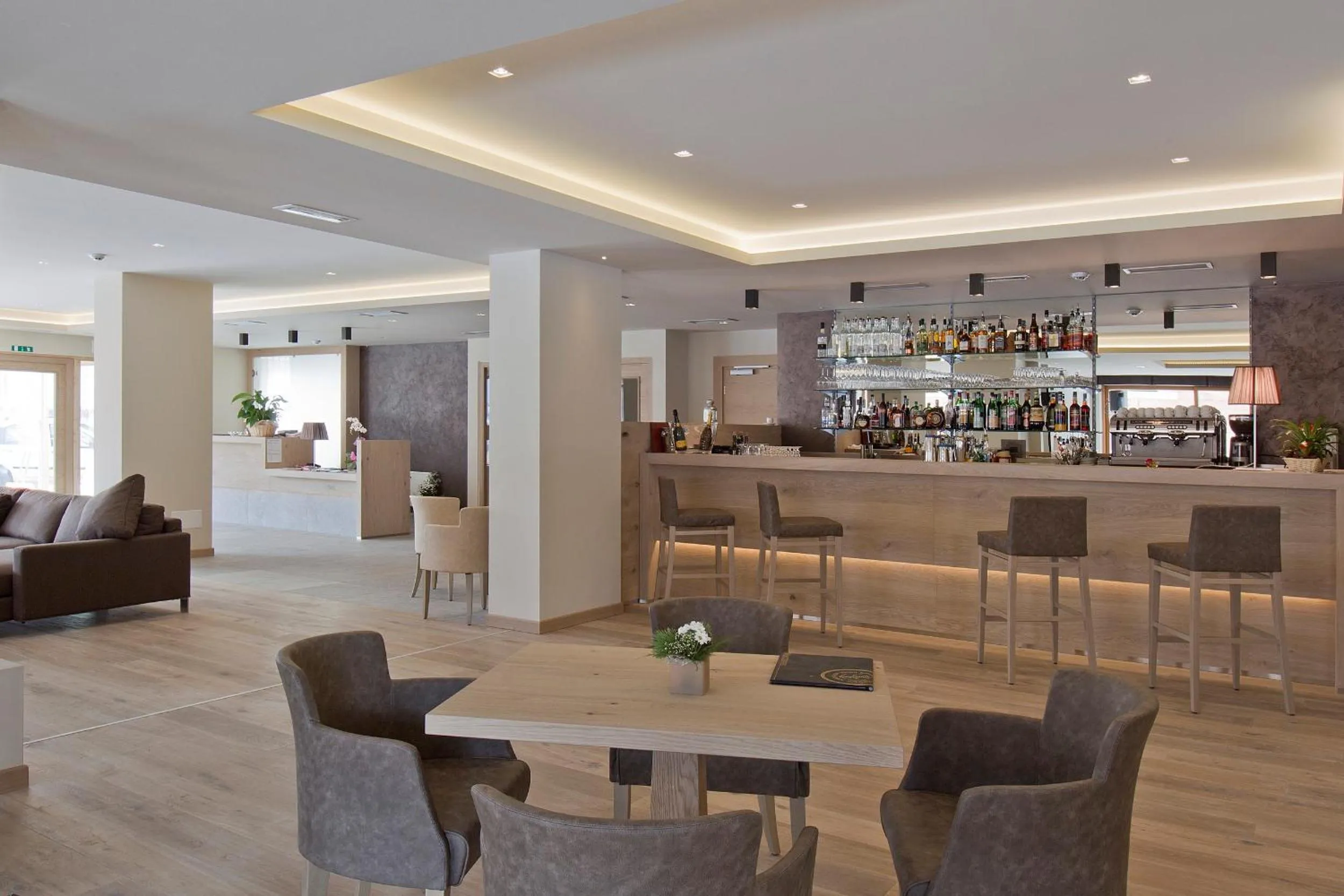Restaurant/places to eat in Design & Suite Hotel Ciarnadoi