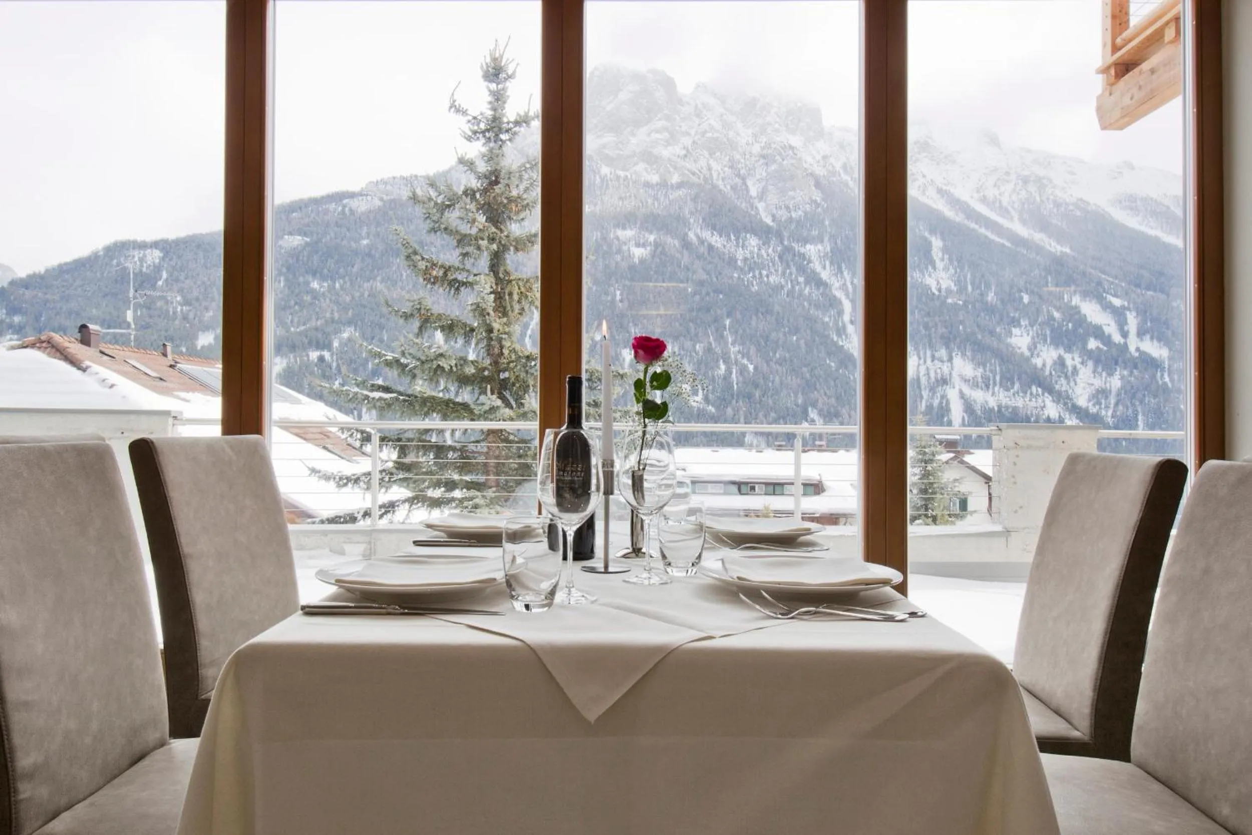 Restaurant/places to eat in Design & Suite Hotel Ciarnadoi