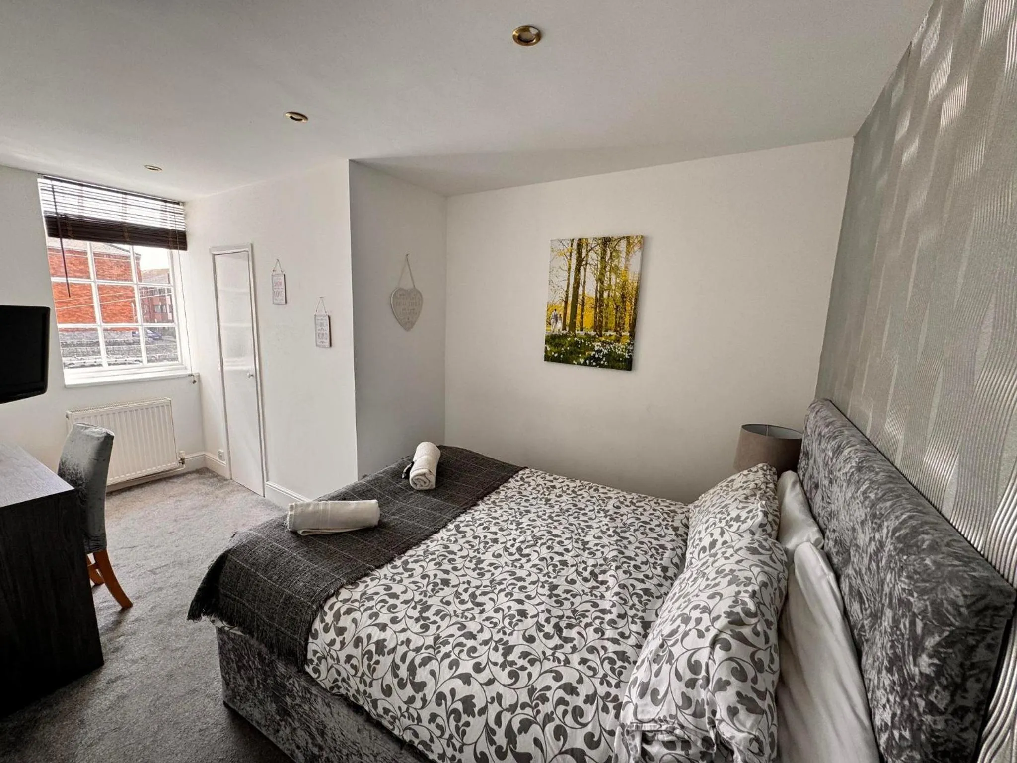 Bed in The Jubilee Hotel East - with NEWLY REFURBISHED SPA FACILITIES - GAMESPIT - AND SMOKEHOUSE