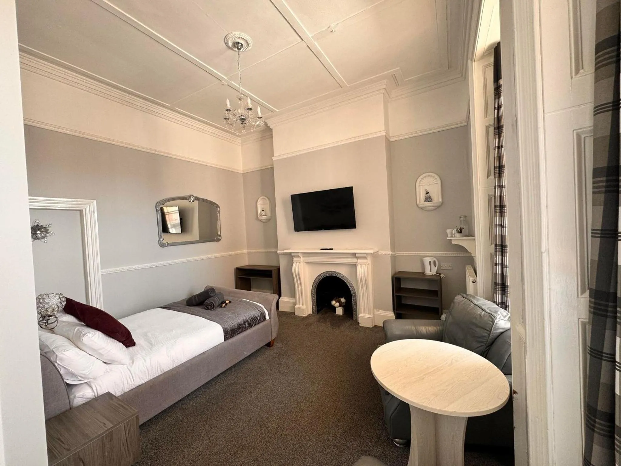 Bedroom, Bed in The Jubilee Hotel East - with NEWLY REFURBISHED SPA FACILITIES - GAMESPIT - AND SMOKEHOUSE