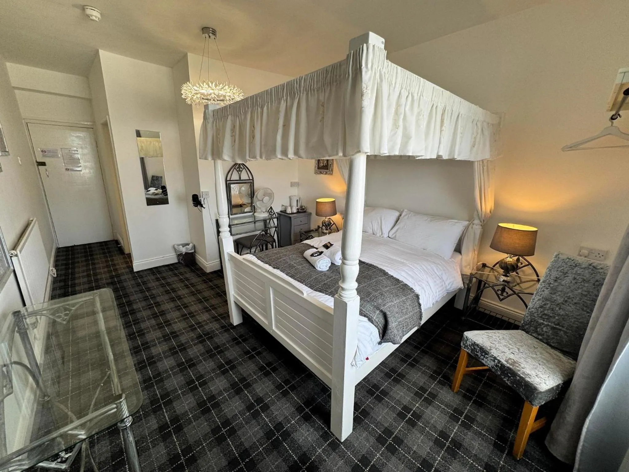 Bed in The Jubilee Hotel East - with NEWLY REFURBISHED SPA FACILITIES - GAMESPIT - AND SMOKEHOUSE