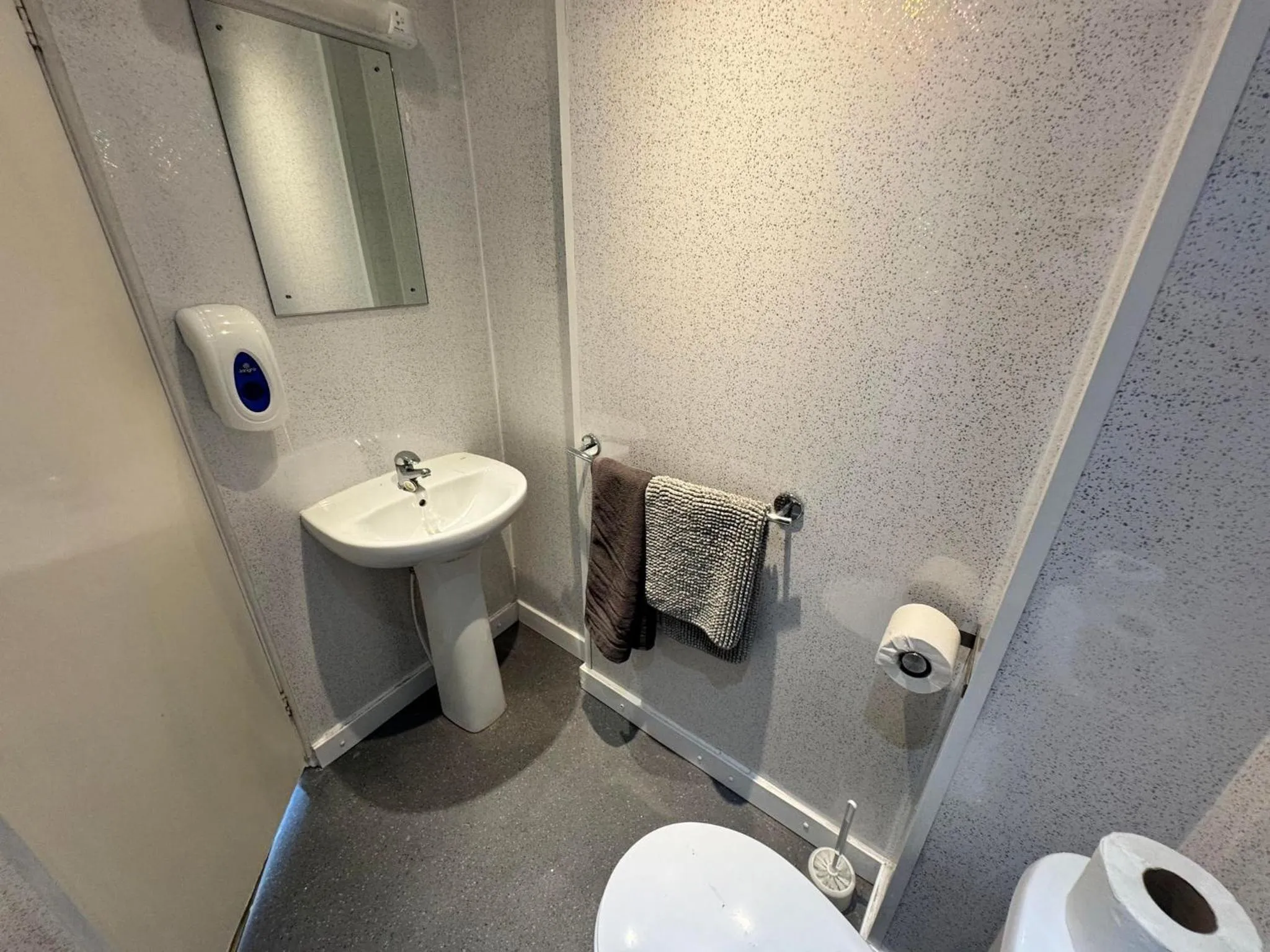 Bedroom in The Jubilee Hotel East - with NEWLY REFURBISHED SPA FACILITIES - GAMESPIT - AND SMOKEHOUSE