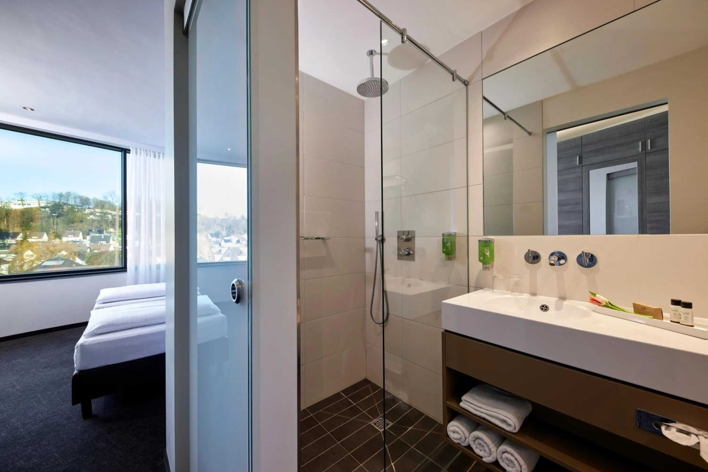 Bathroom, Bed in Hanse Hotel Attendorn