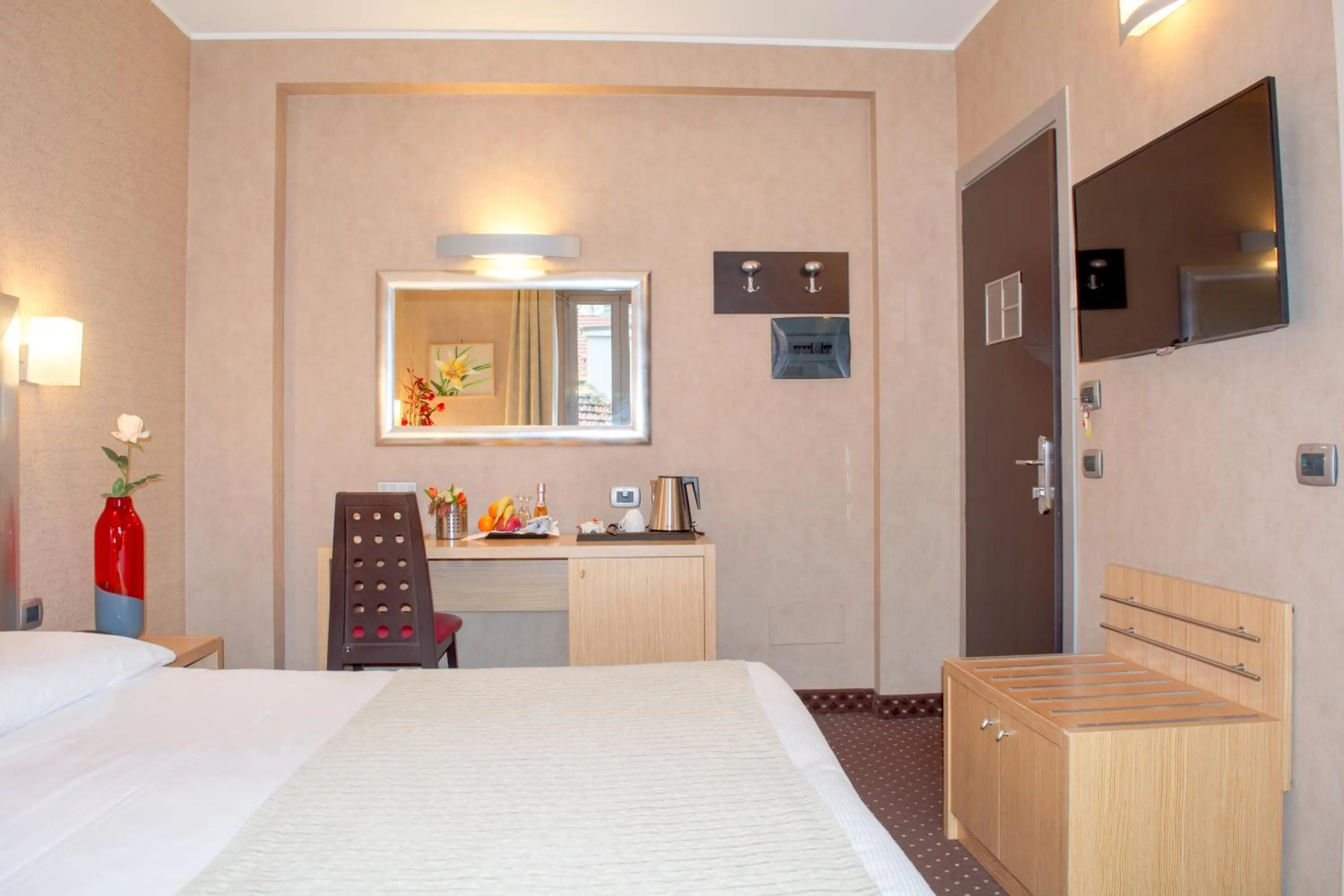 Photo of the whole room, Bed in Hotel Susa