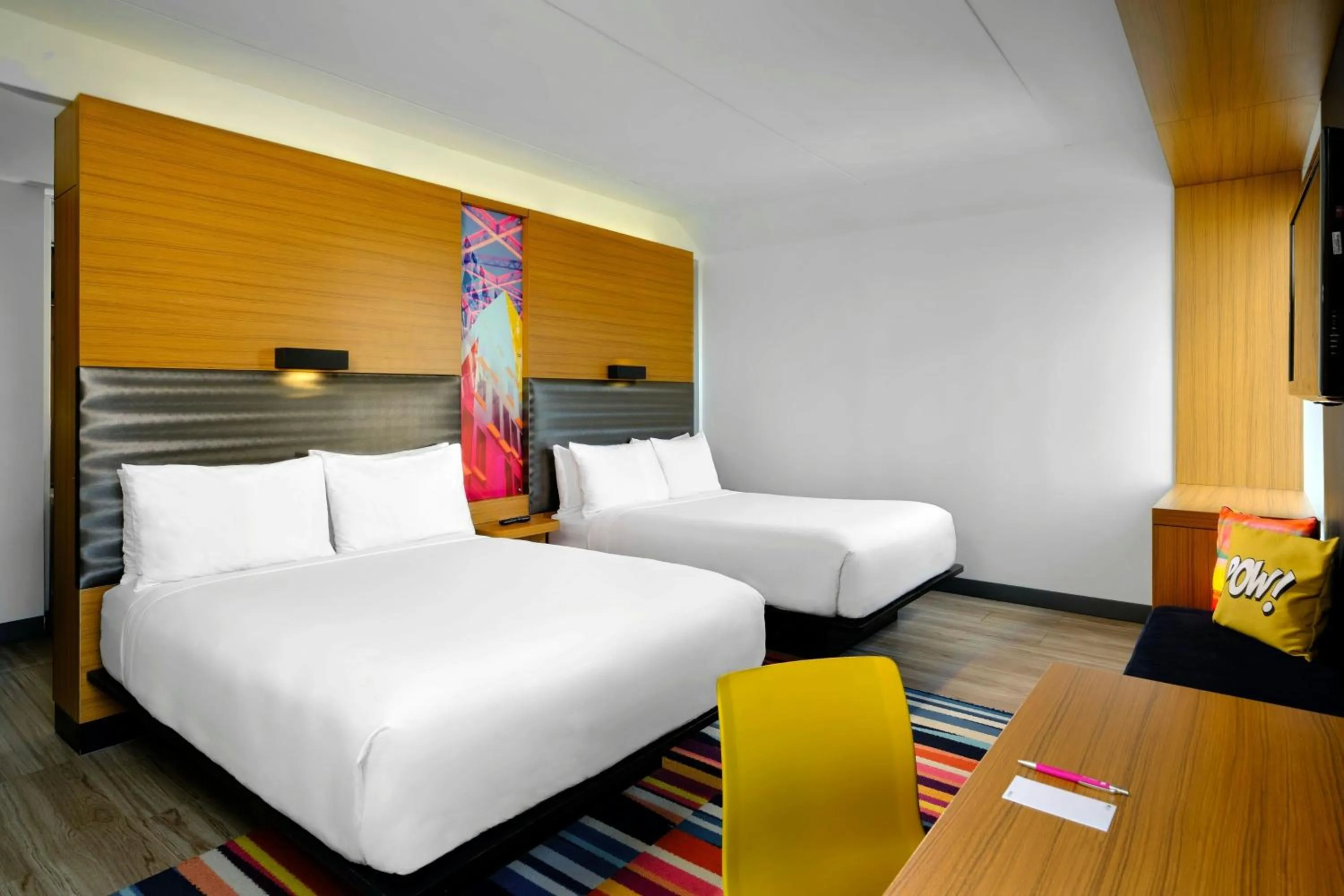 Photo of the whole room, Bed in Aloft Miami Doral