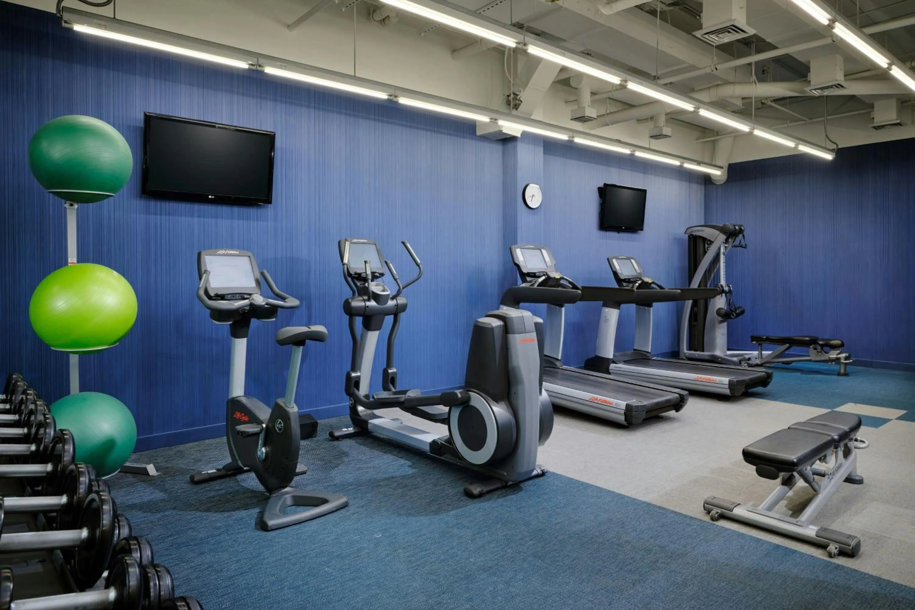 Fitness centre/facilities in Aloft Miami Doral