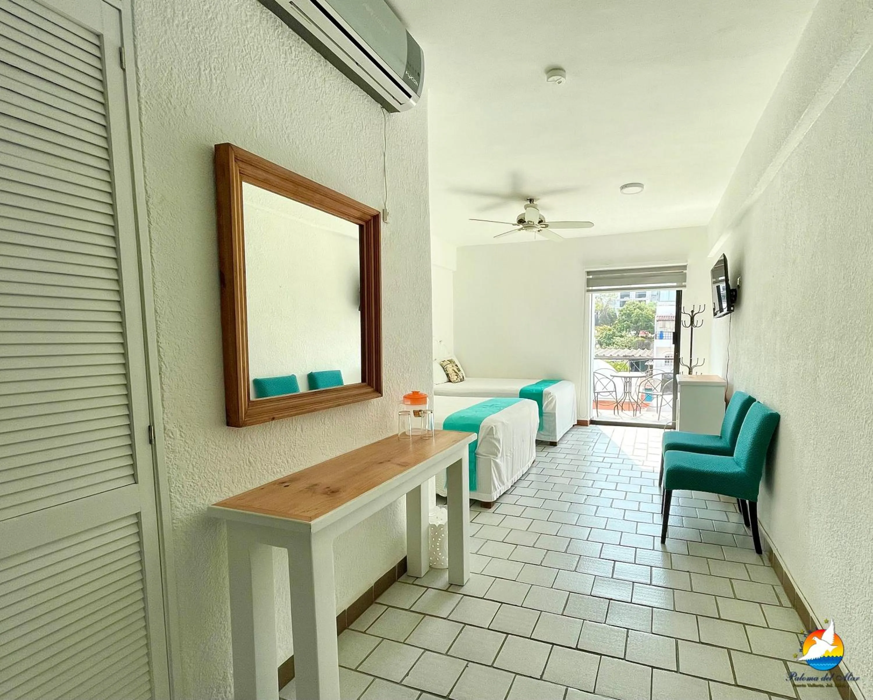 Photo of the whole room in Paloma del Mar