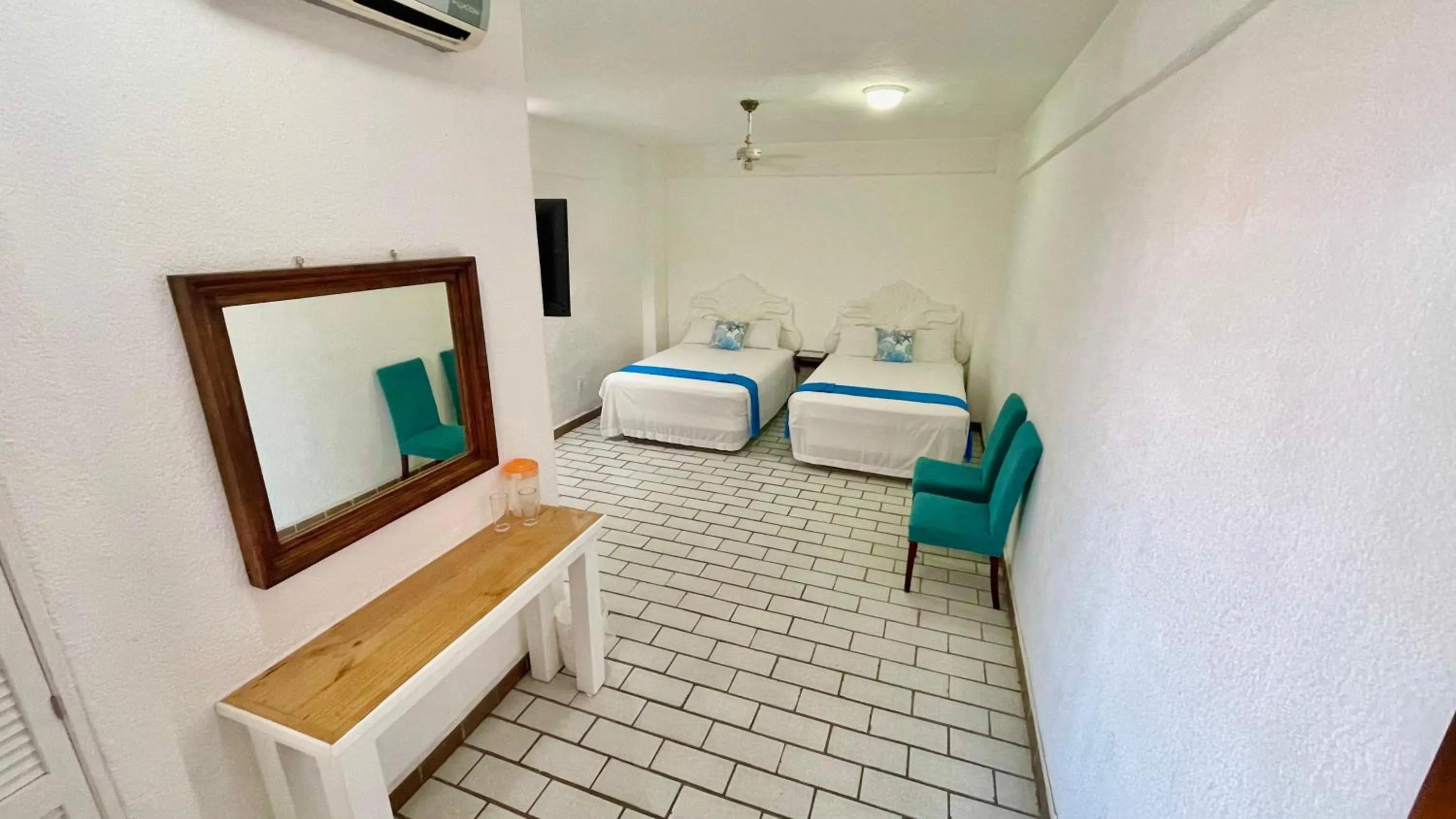 Photo of the whole room, Bed in Paloma del Mar