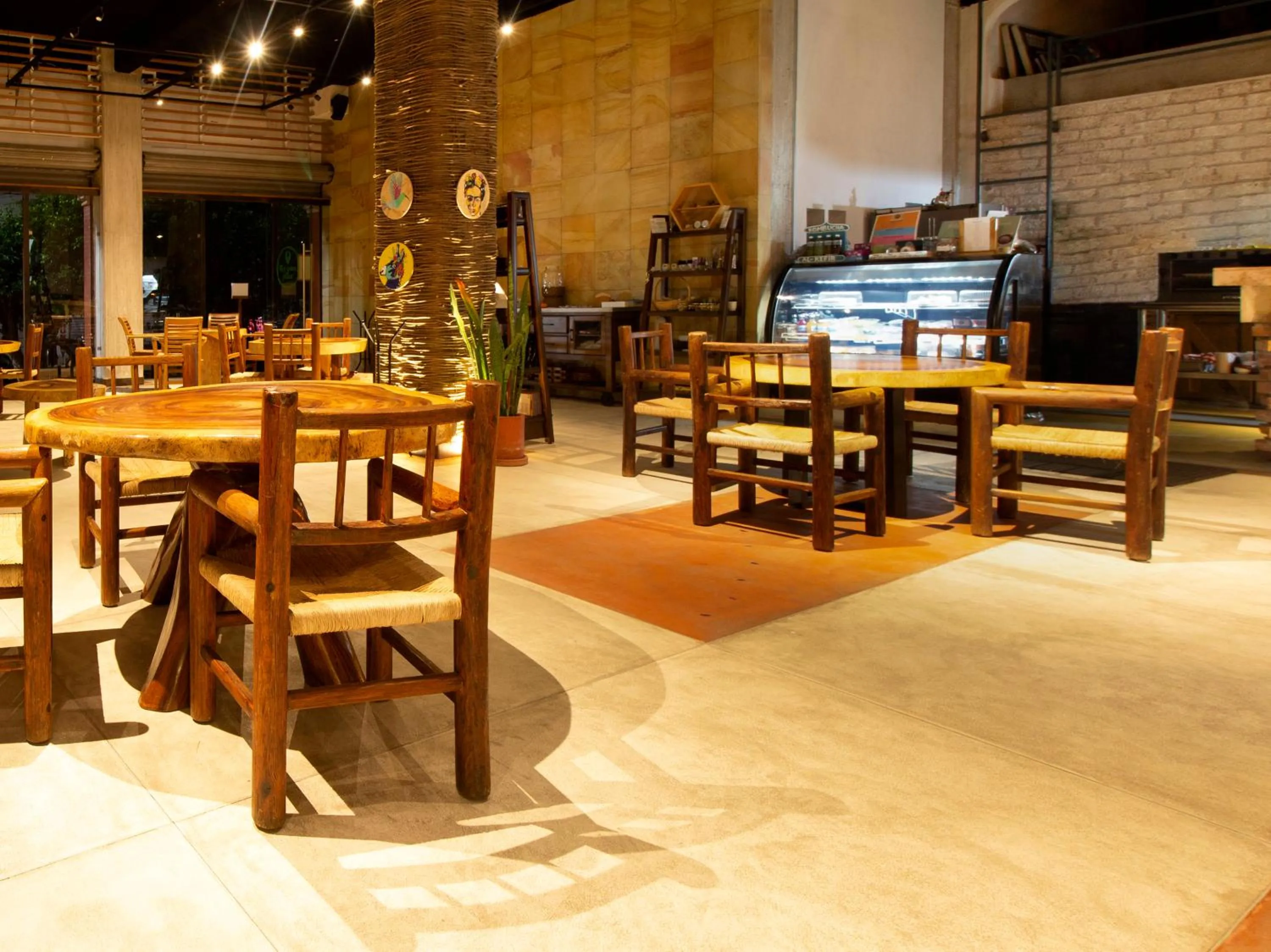 Restaurant/places to eat in Paloma del Mar