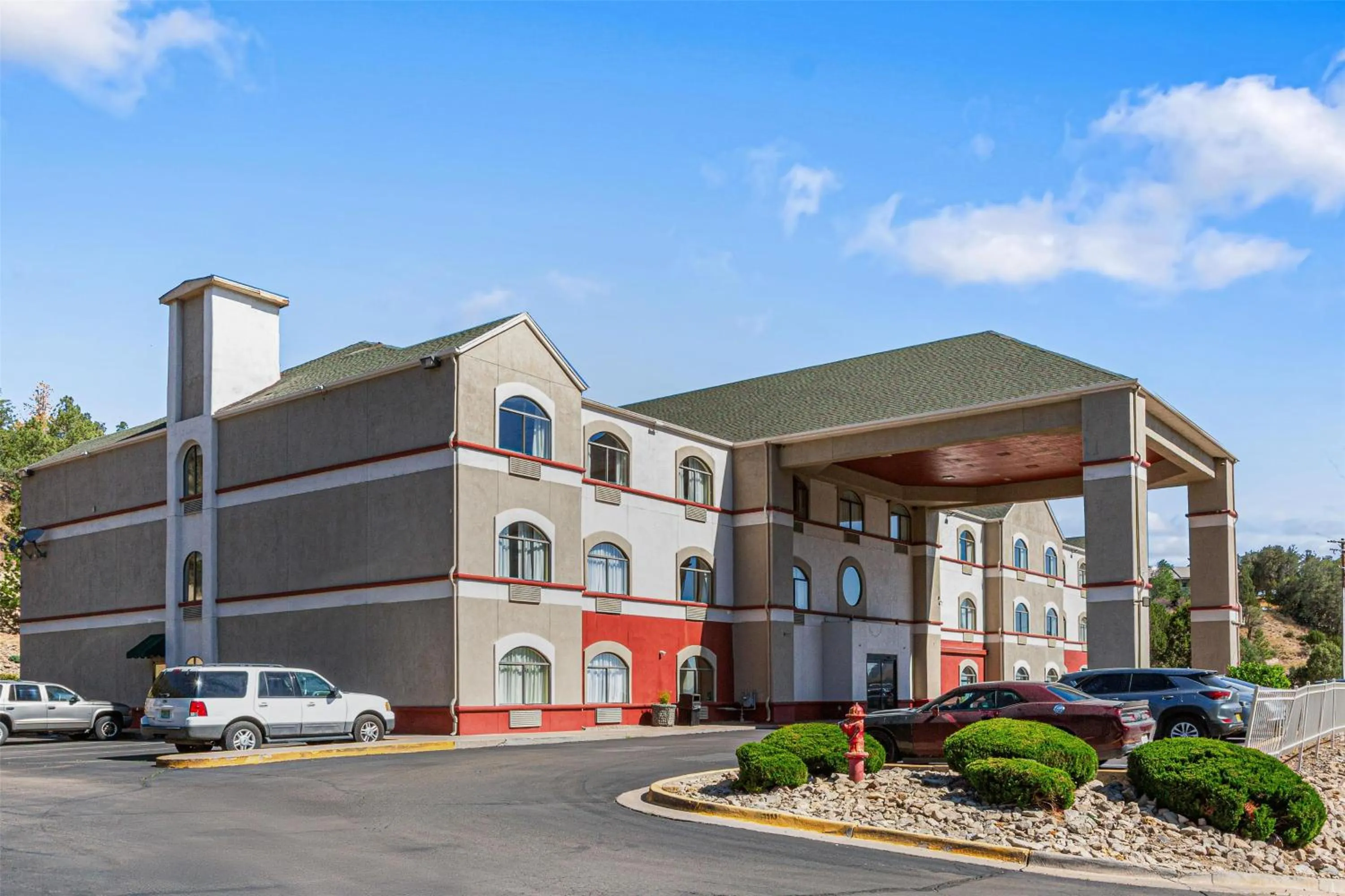 Property building in Best Western Plus Ruidoso Inn