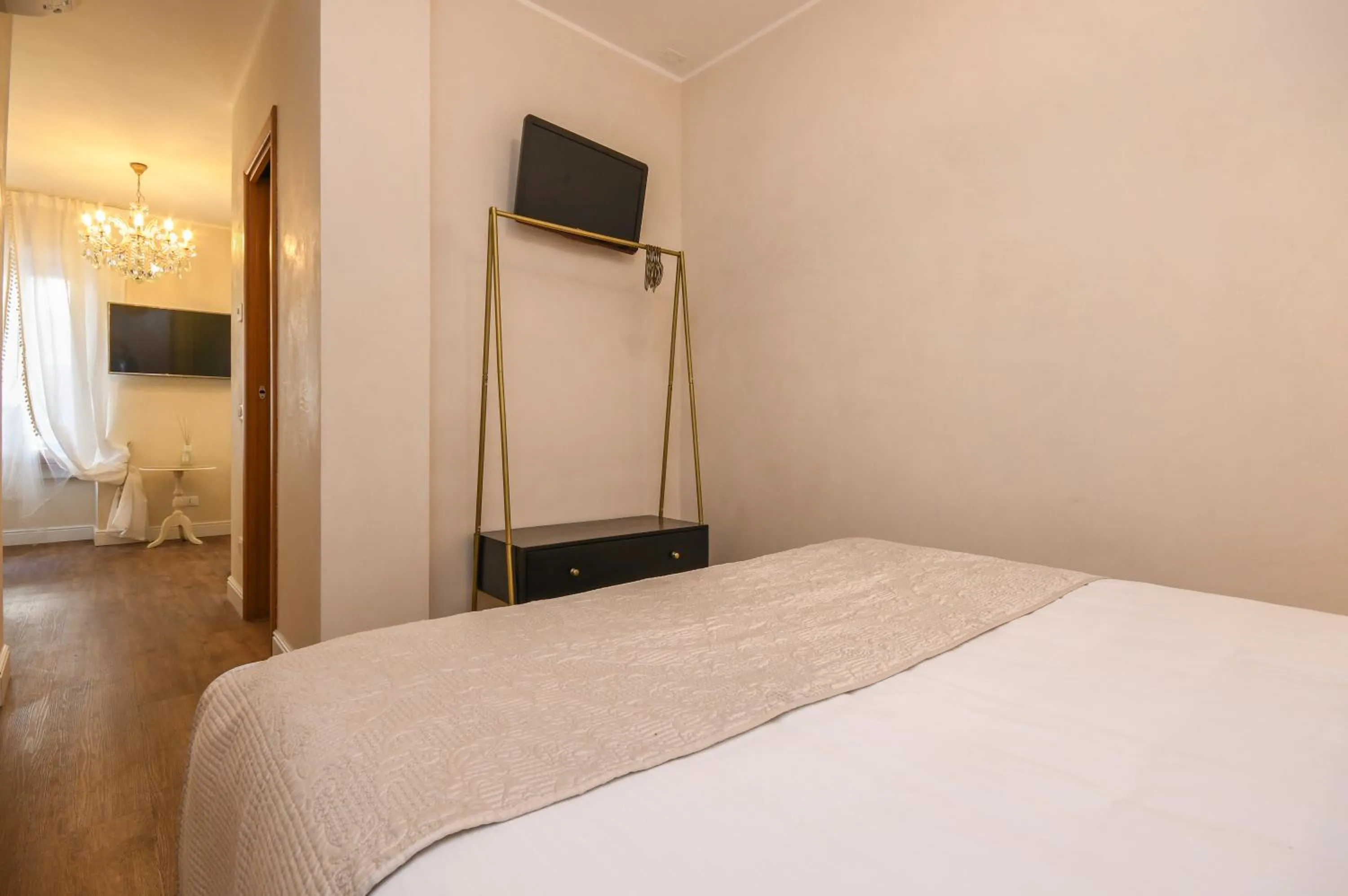 Property building, Bed in Luxury Suite Sirmione