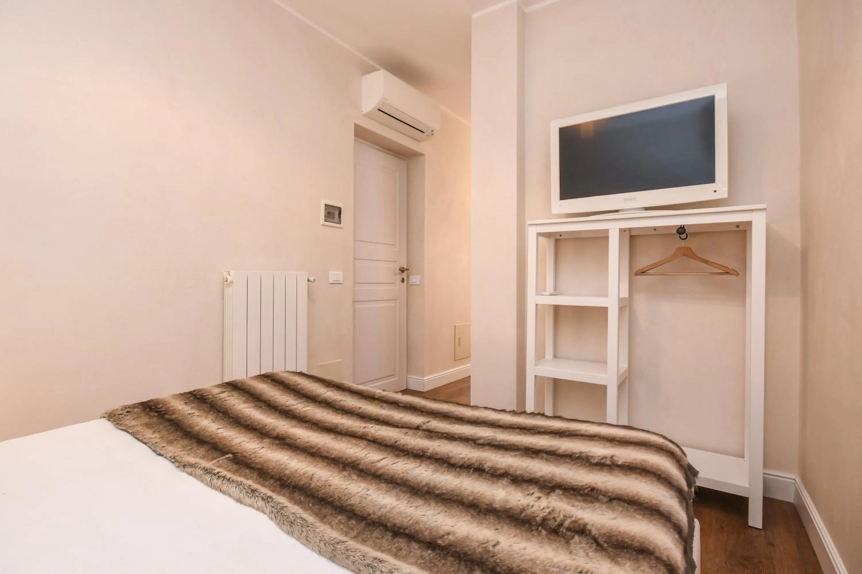 Property building, Bed in Luxury Suite Sirmione