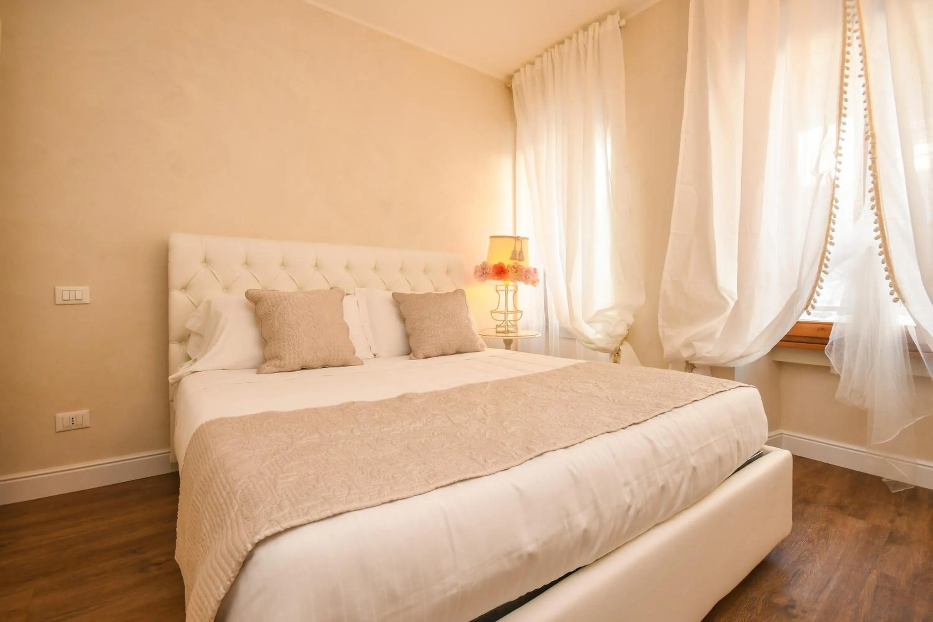 Property building, Bed in Luxury Suite Sirmione