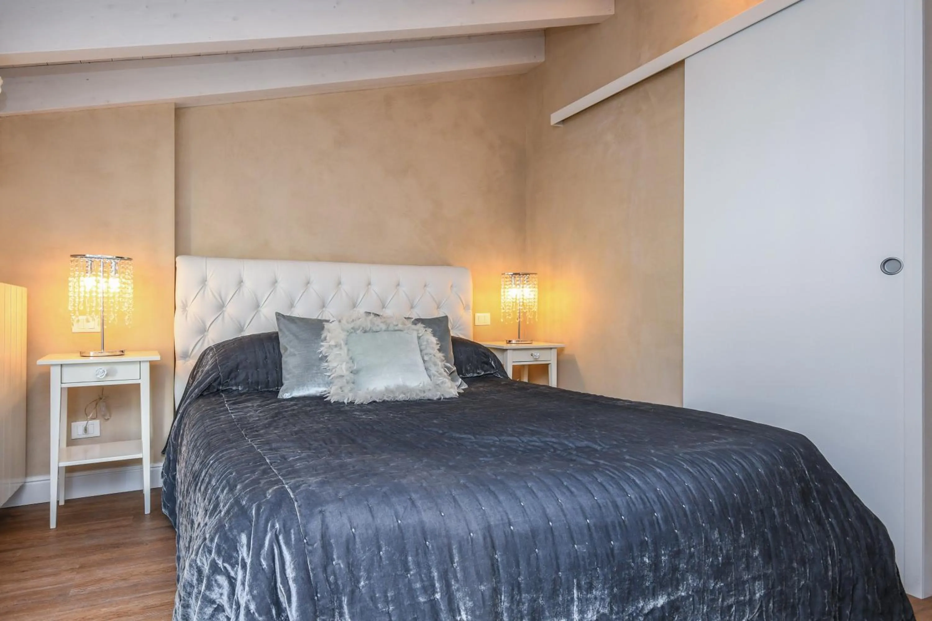 Property building, Bed in Luxury Suite Sirmione