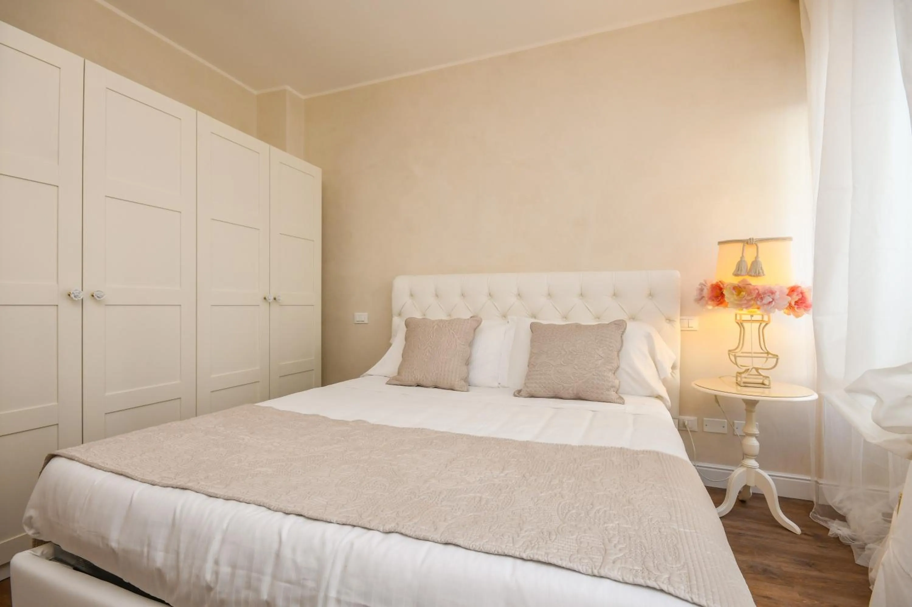 Property building, Bed in Luxury Suite Sirmione