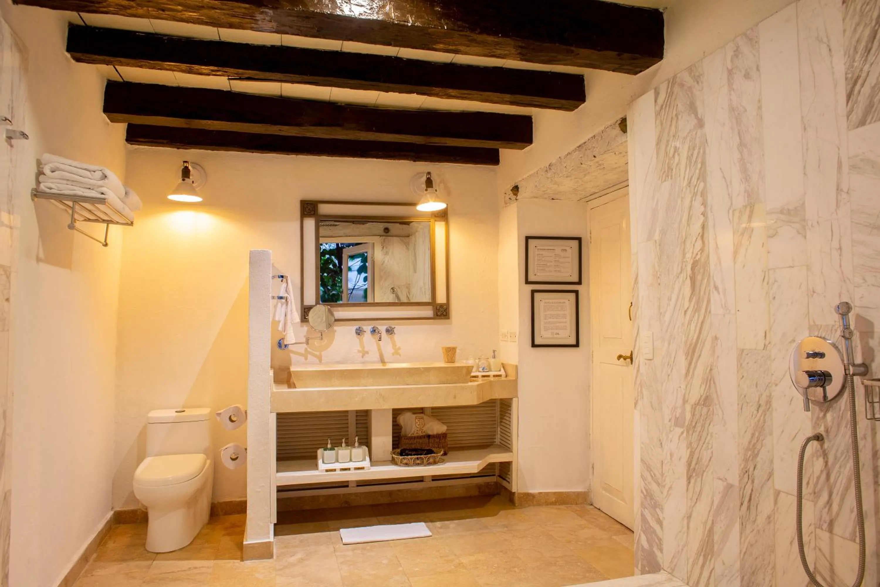 Shower in Leones de Alba Hotel Boutique