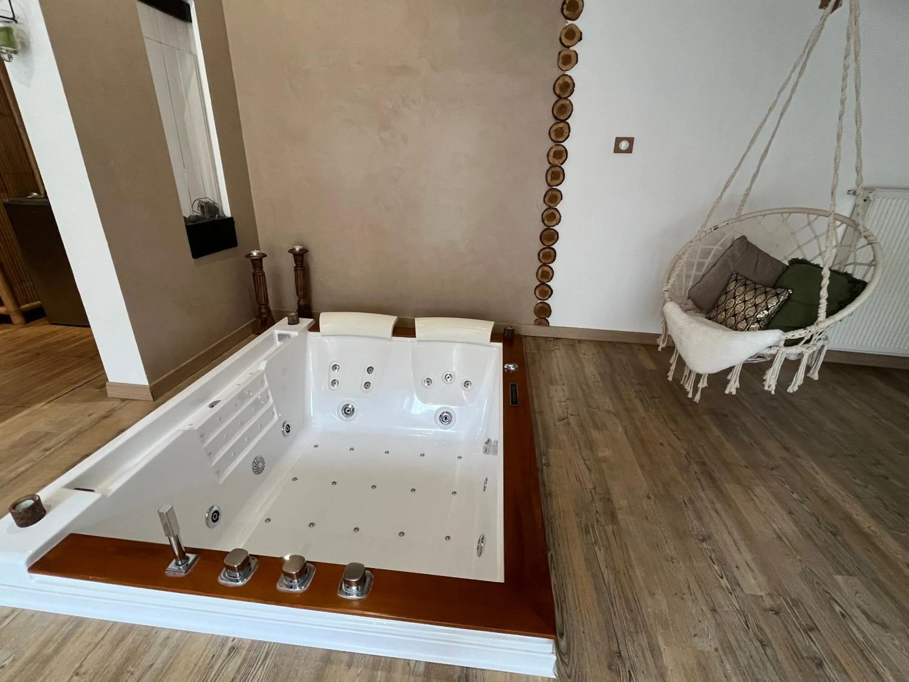 Bathroom, Bed in Les Bruyeres Chambres dhotes et Gite