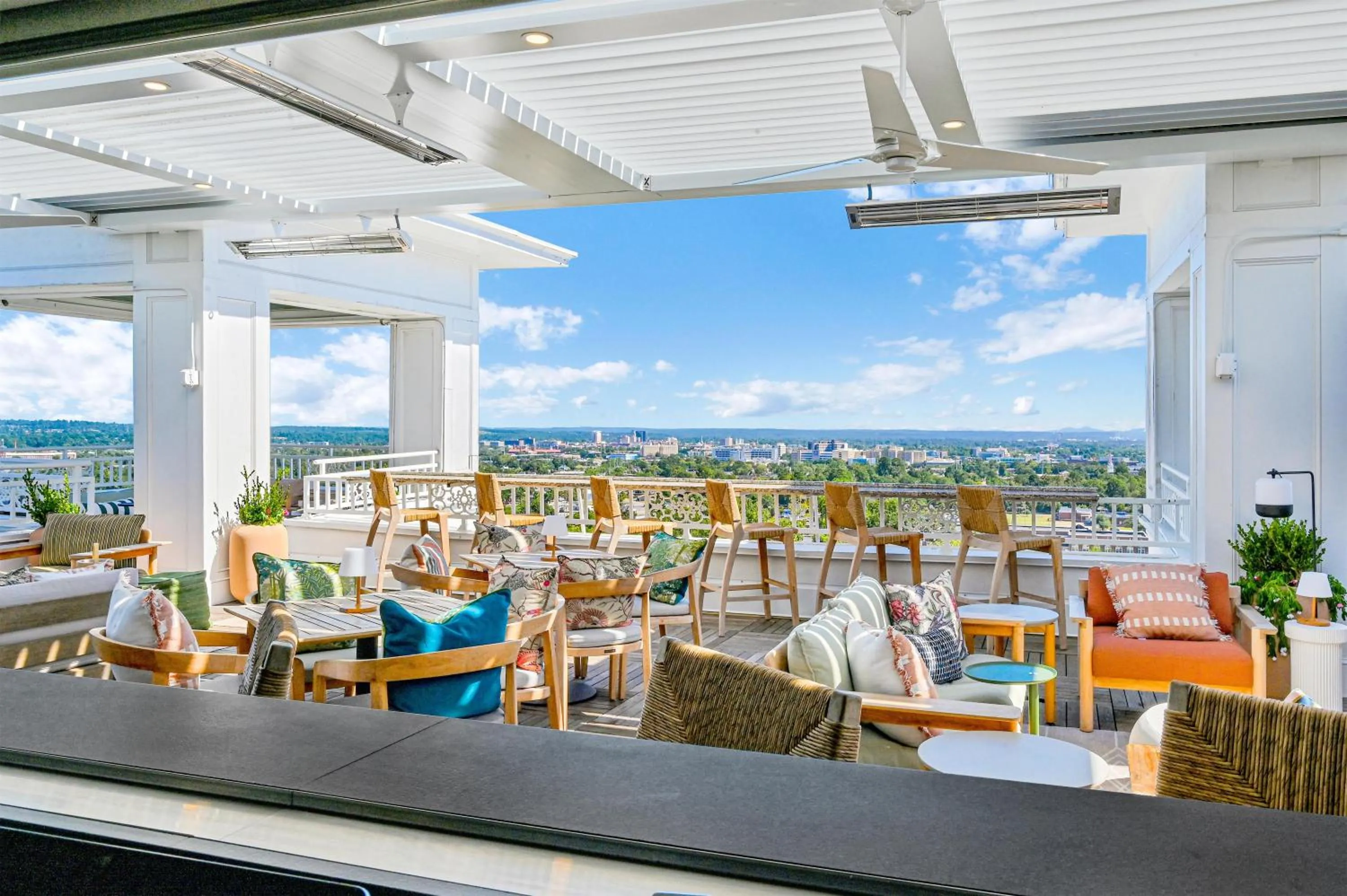 Lounge or bar in The Partridge Inn Augusta, Curio Collection by Hilton