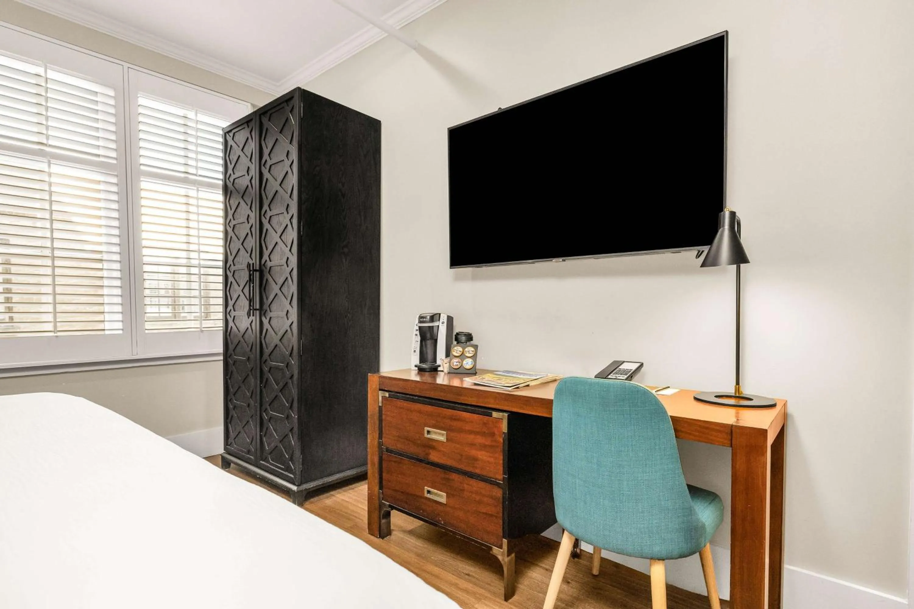 Bedroom, Bed in Hotel Petaluma, Tapestry Collection by Hilton