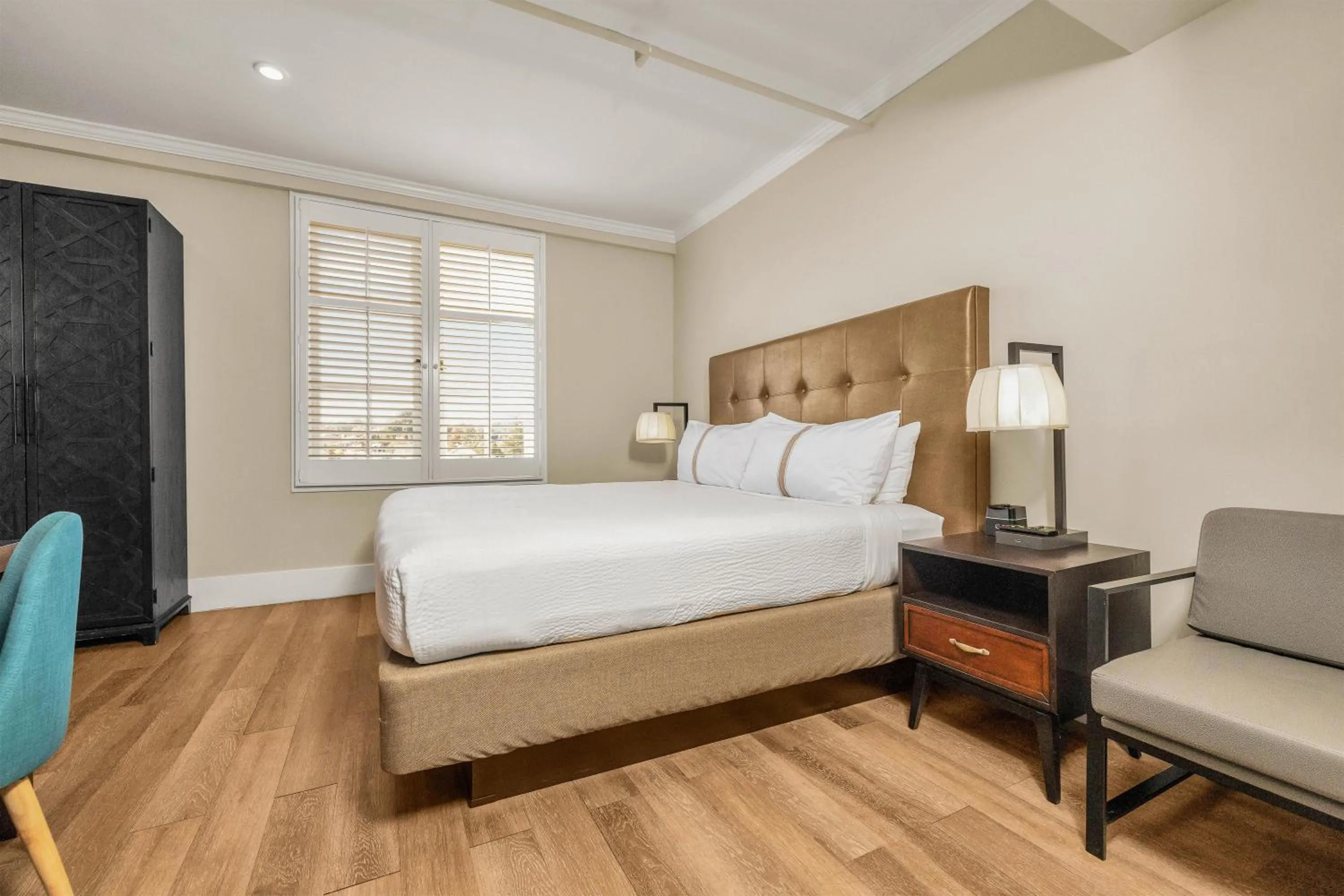 Bed in Hotel Petaluma, Tapestry Collection by Hilton