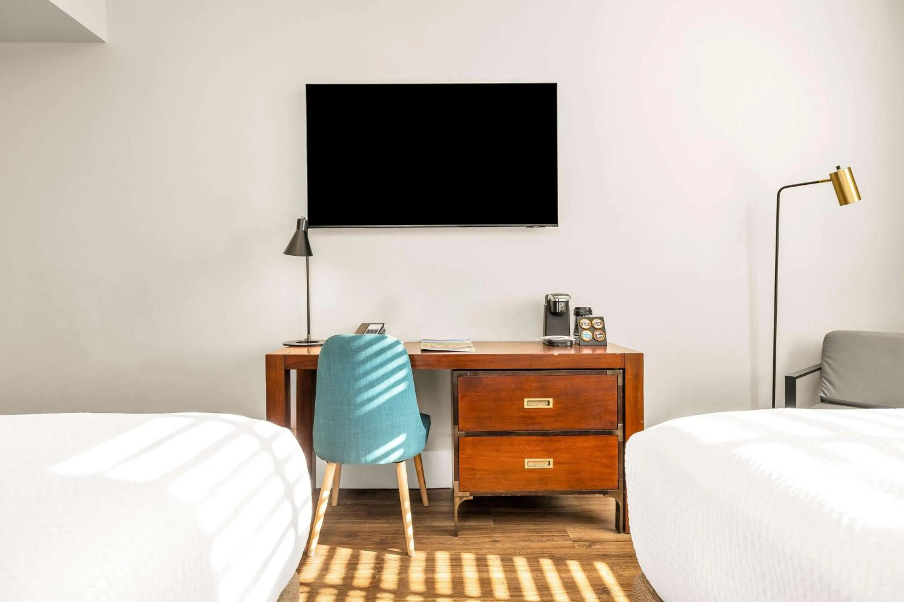 Bedroom, Bed in Hotel Petaluma, Tapestry Collection by Hilton