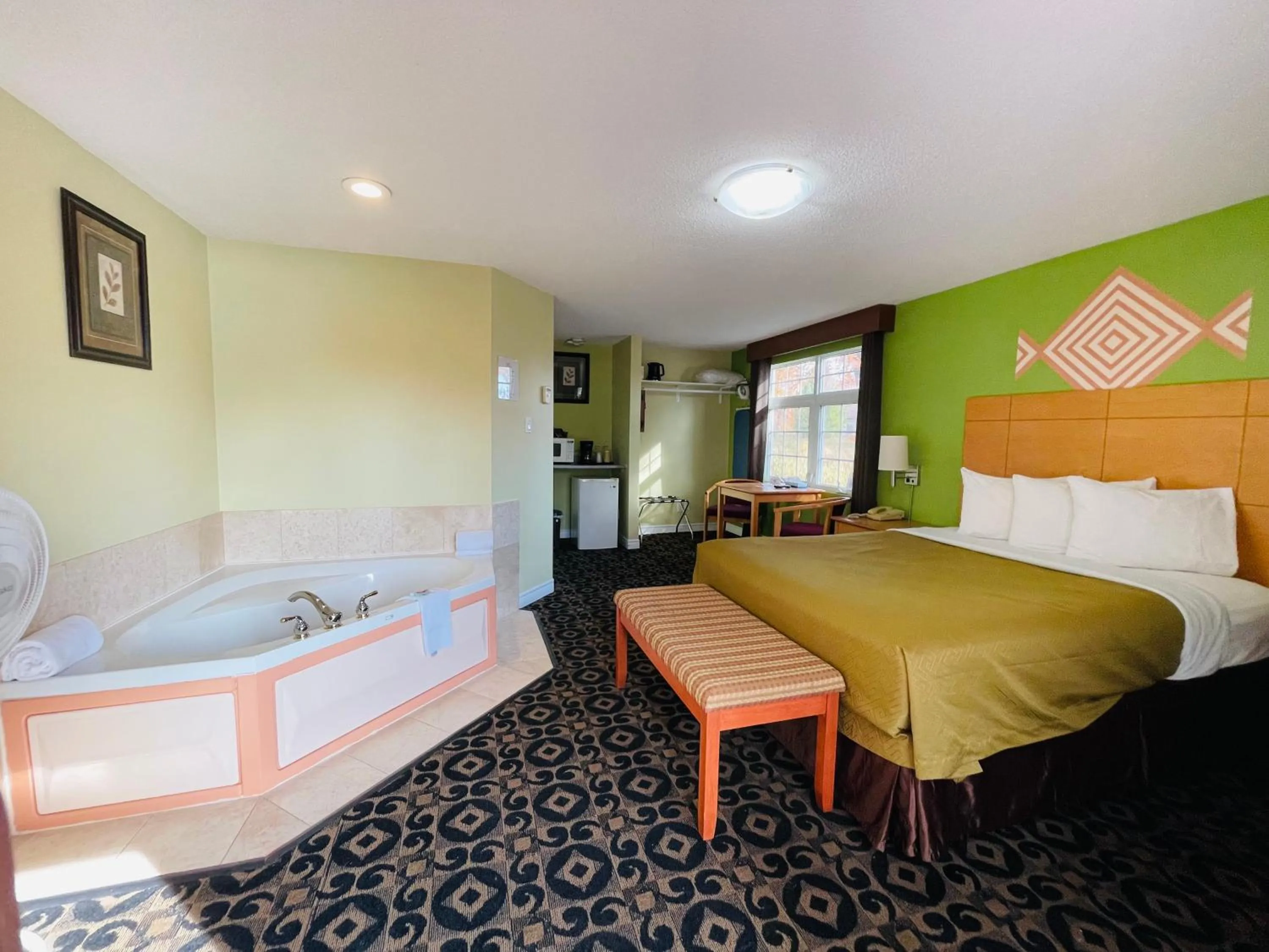 Photo of the whole room, Bed in North Bay Inn