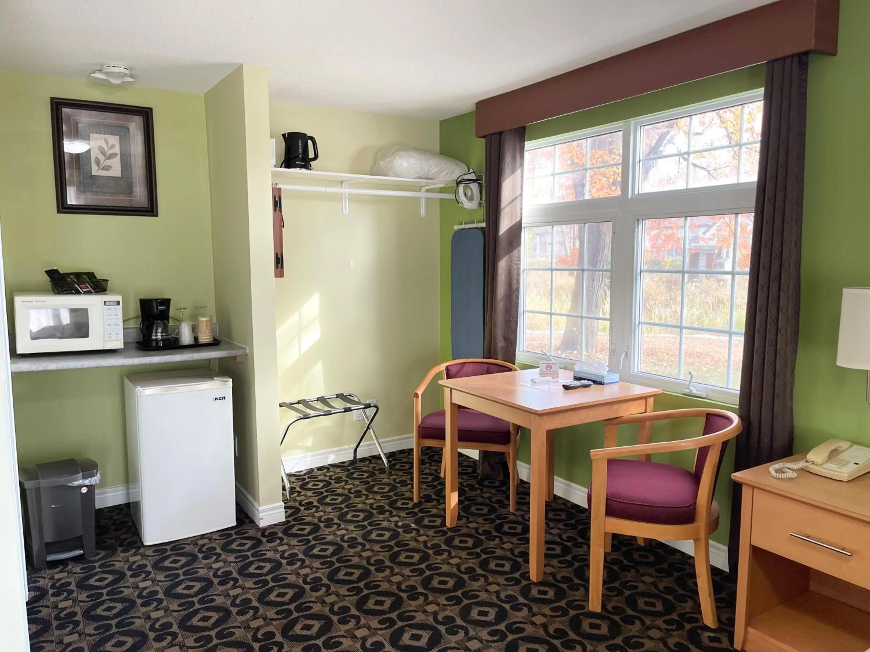 Coffee/tea facilities in North Bay Inn