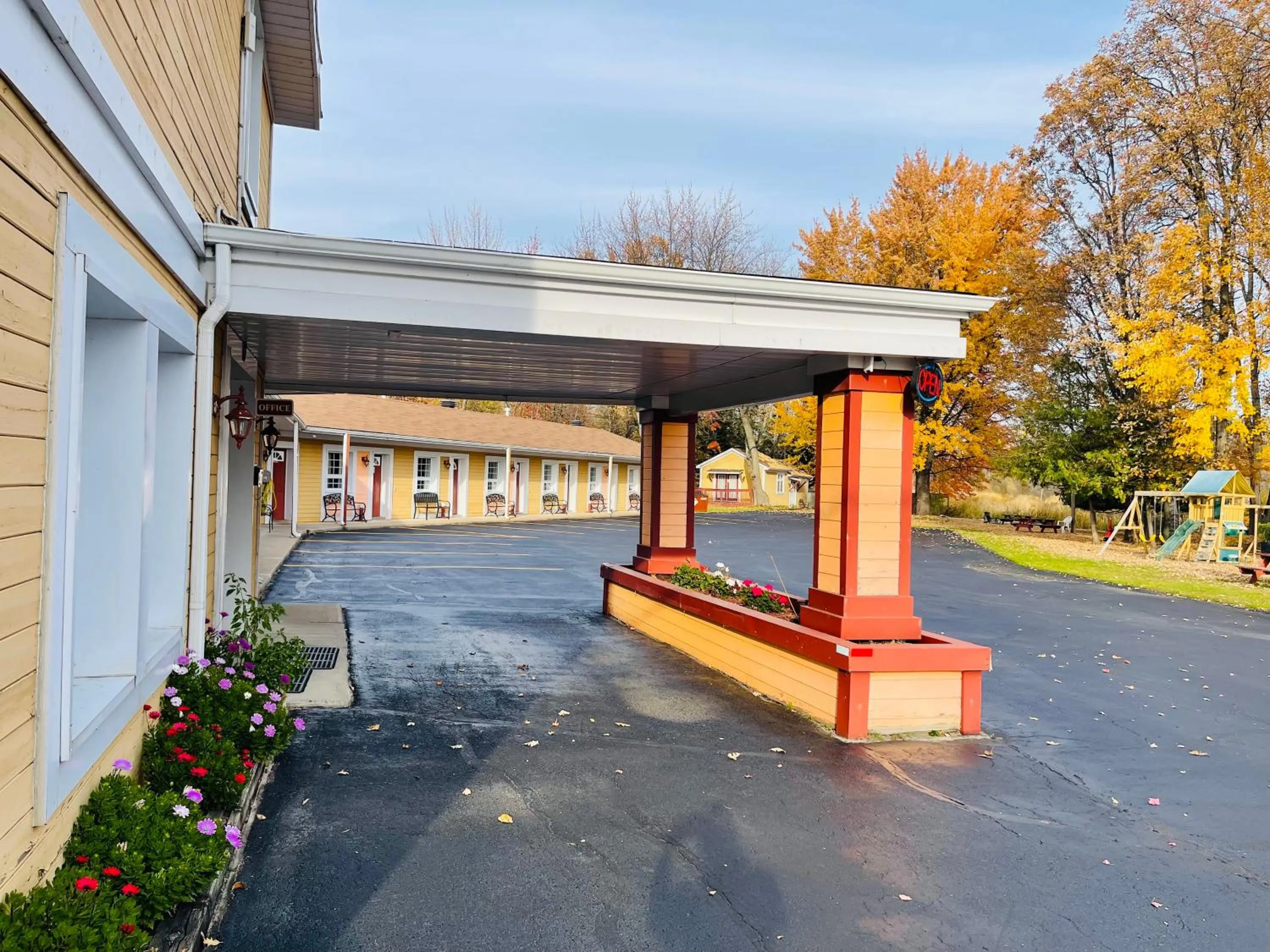 Property building in North Bay Inn