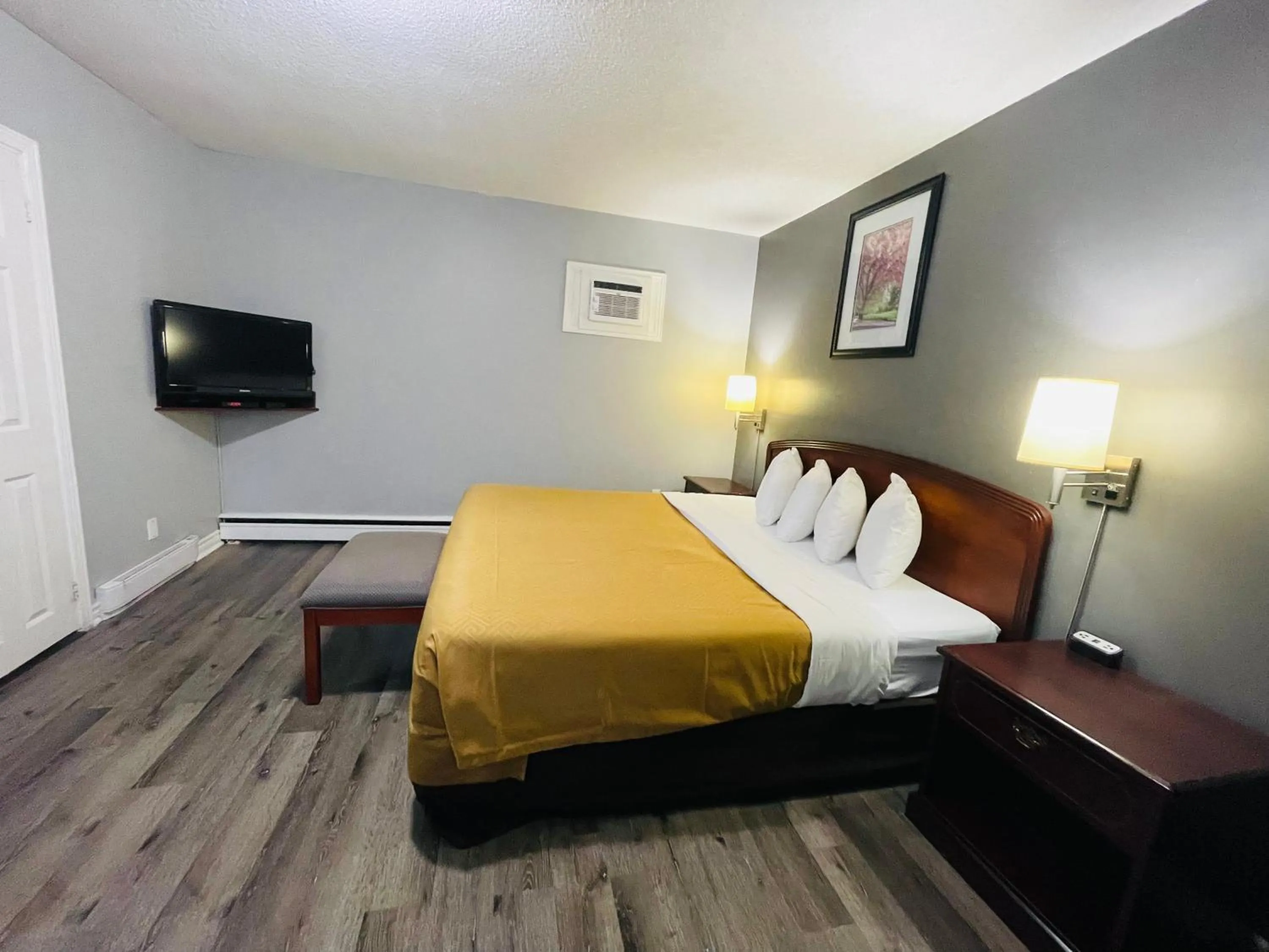 Bedroom, Bed in North Bay Inn