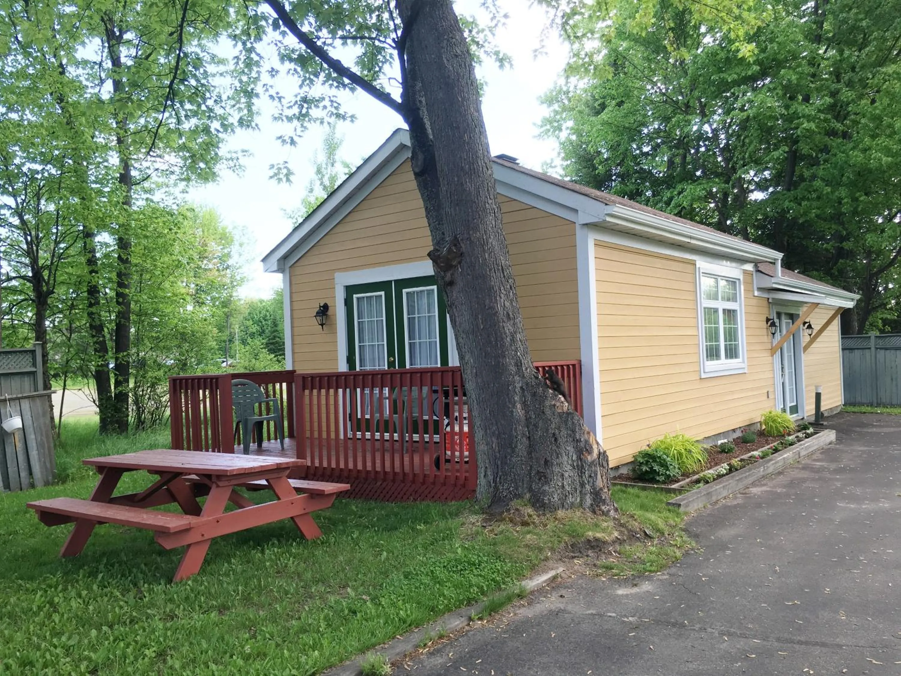 Property building in North Bay Inn