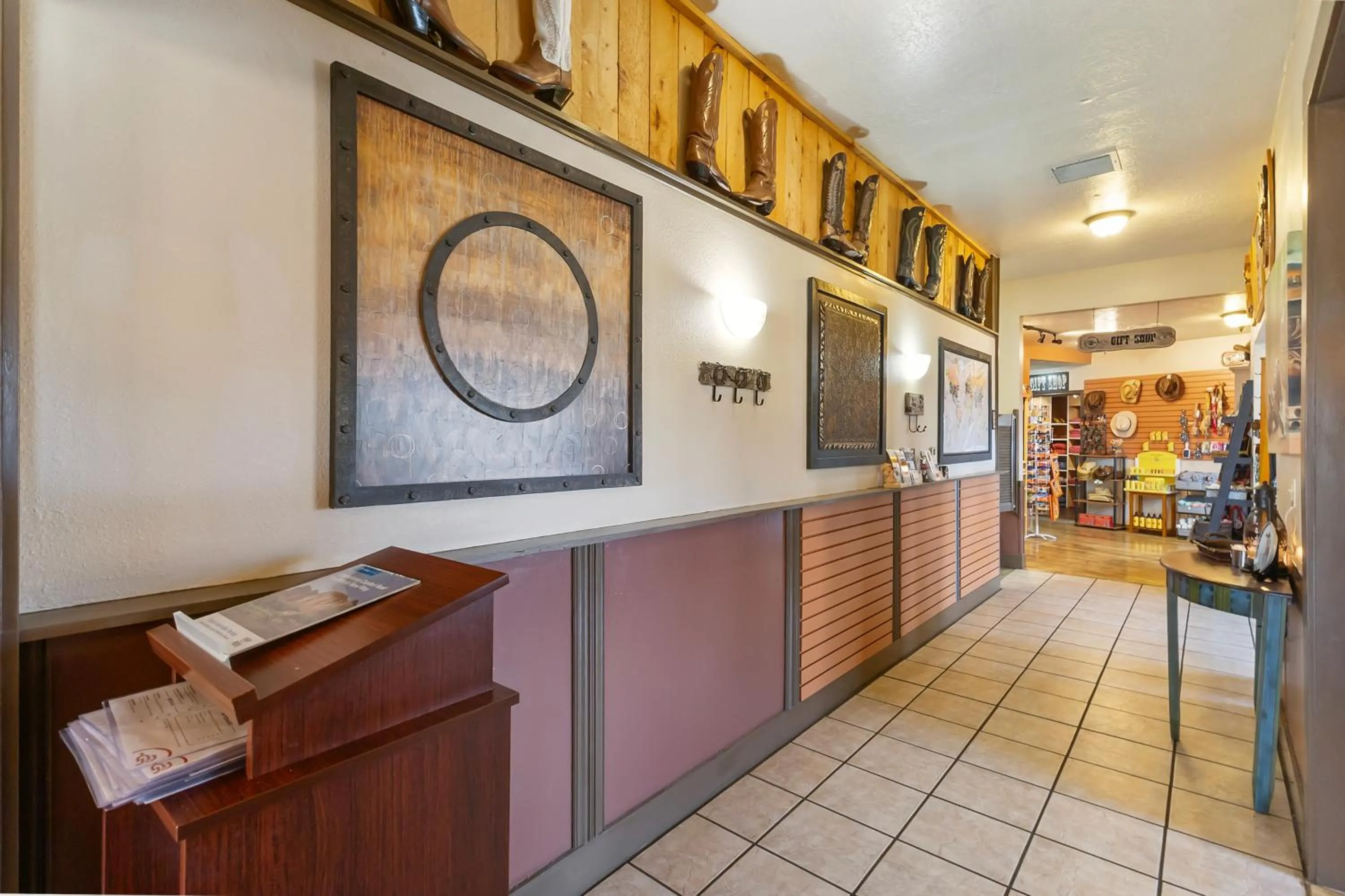 Restaurant/places to eat in Broken Spur Inn & Steakhouse