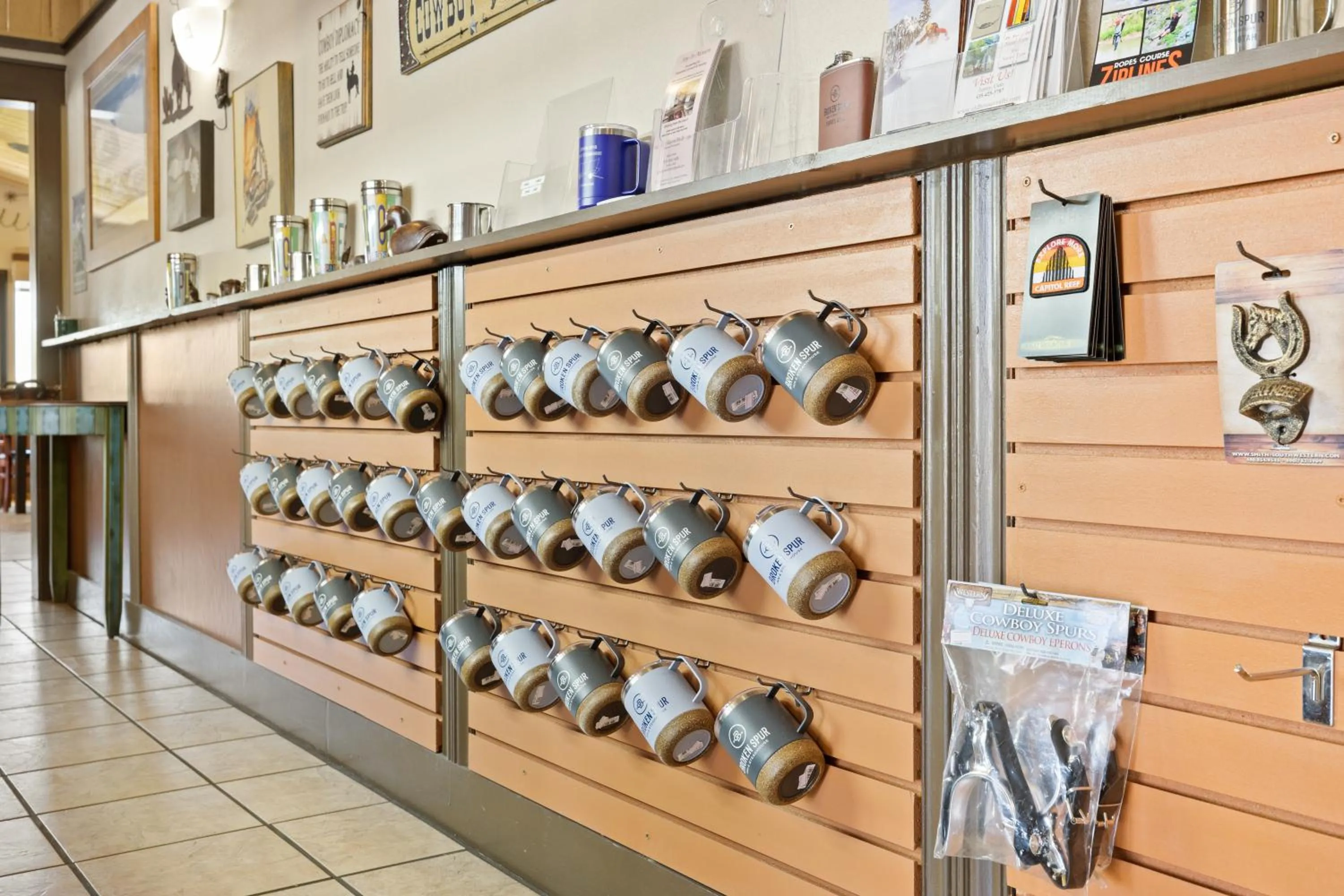 Shopping Area in Broken Spur Inn & Steakhouse