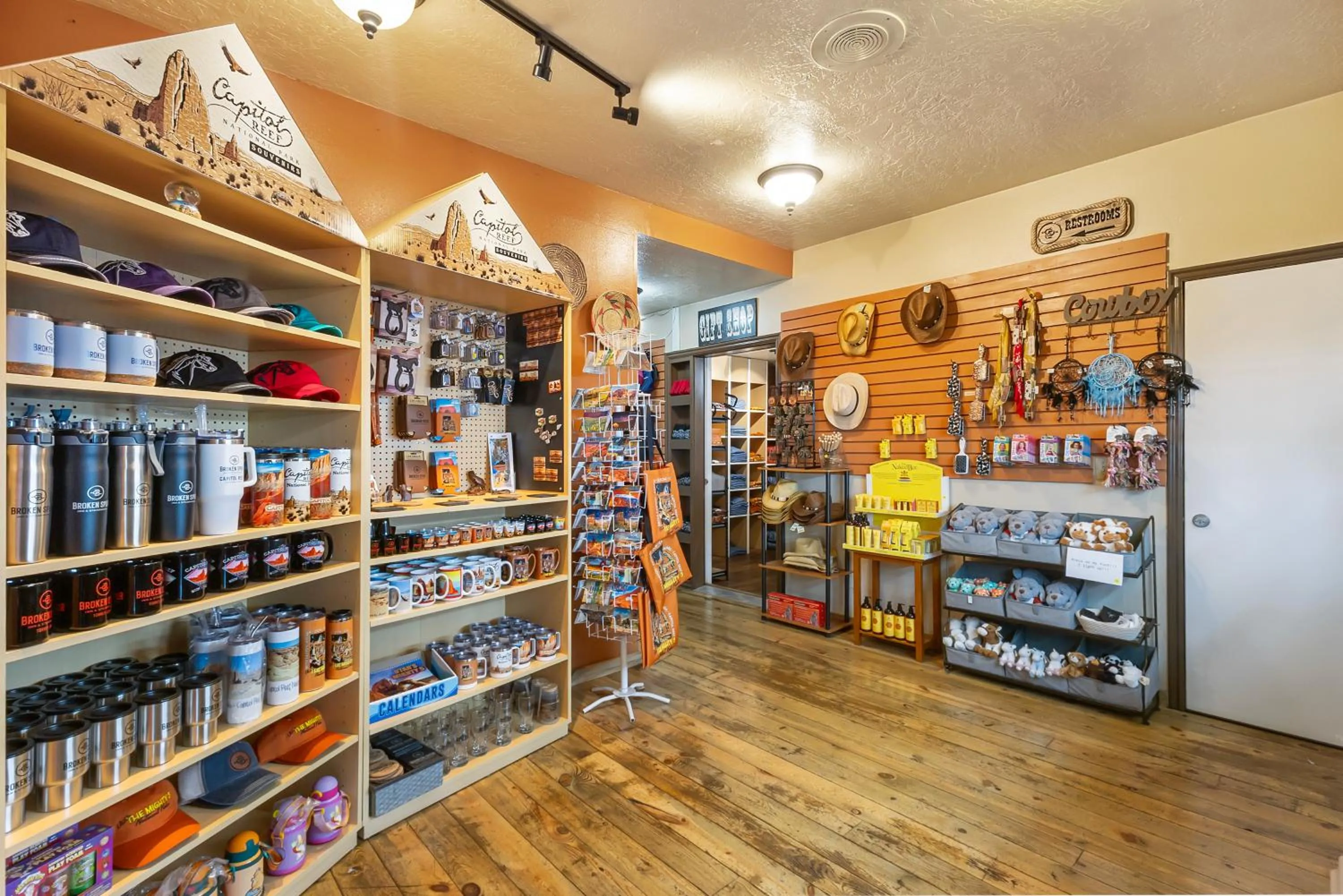 On-site shops in Broken Spur Inn & Steakhouse