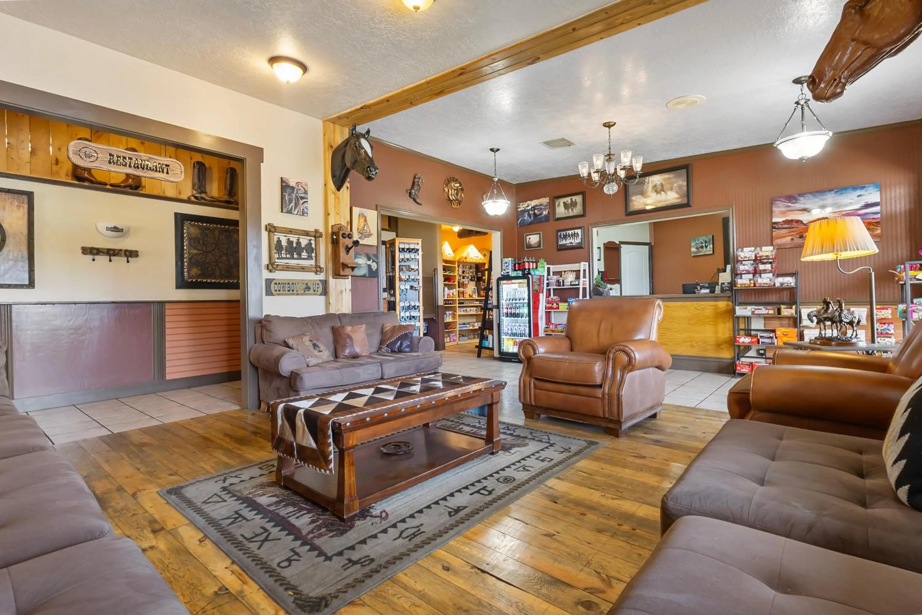Lobby or reception in Broken Spur Inn & Steakhouse