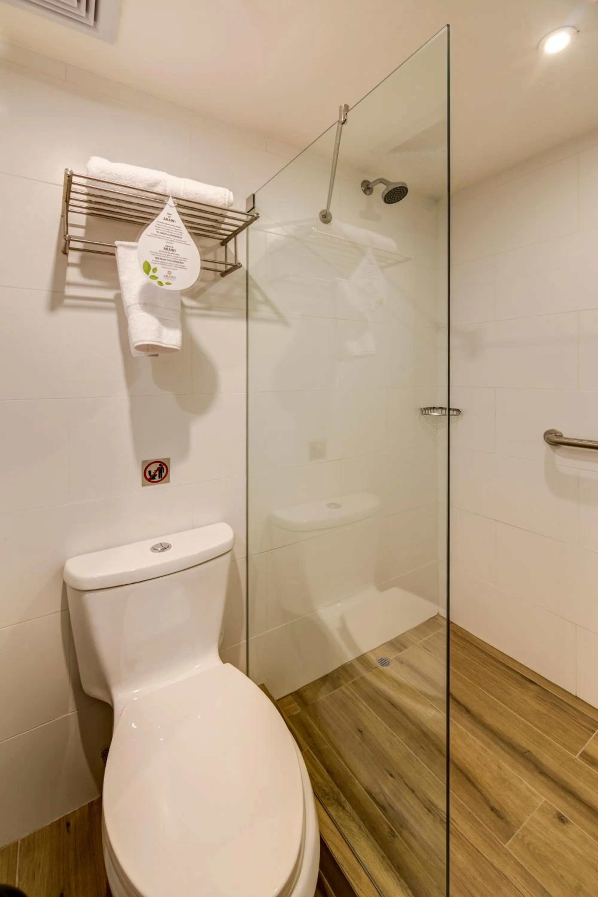 Bathroom in Arawi Miraflores Express