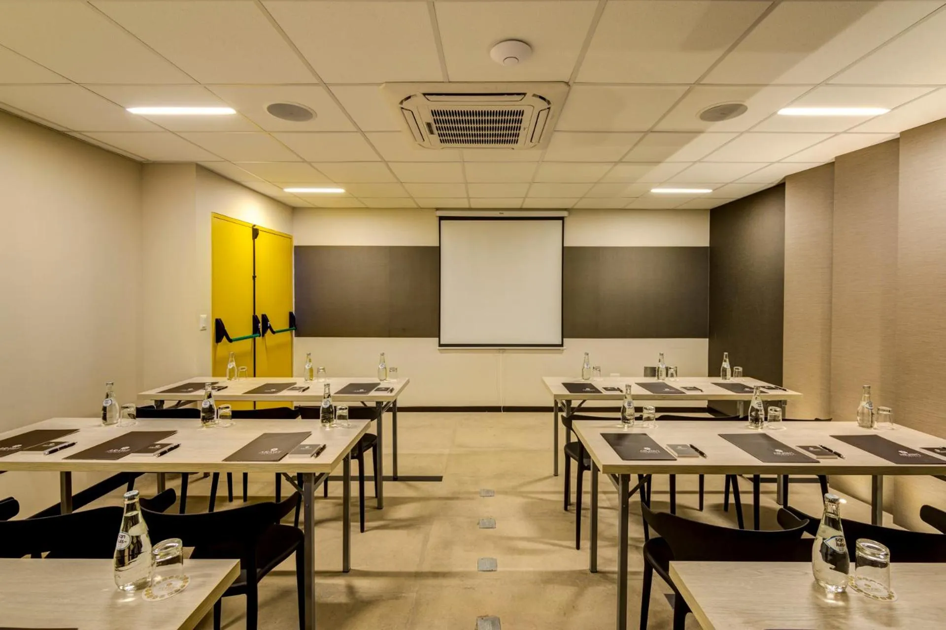 Business facilities in Arawi Miraflores Express