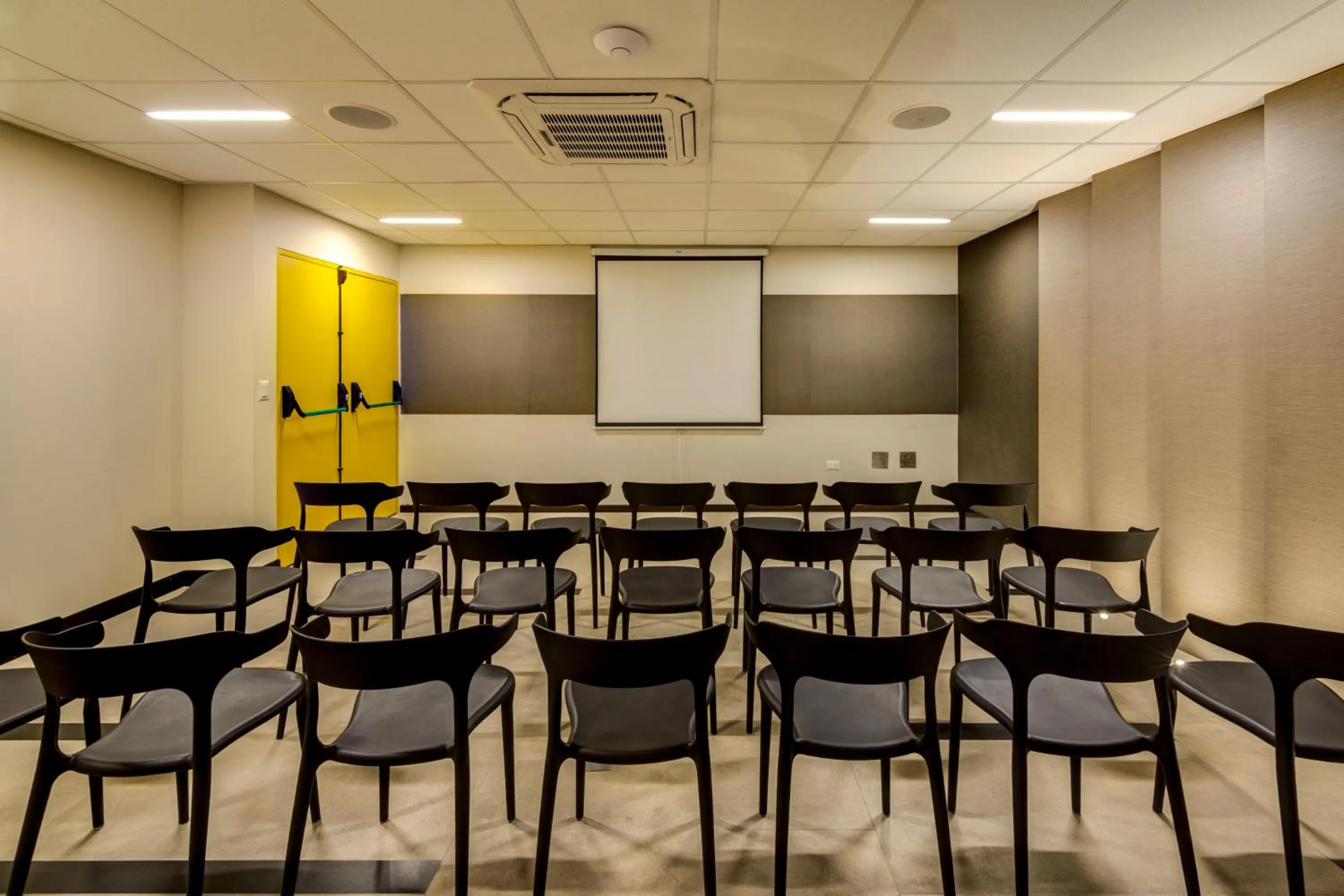Business facilities in Arawi Miraflores Express