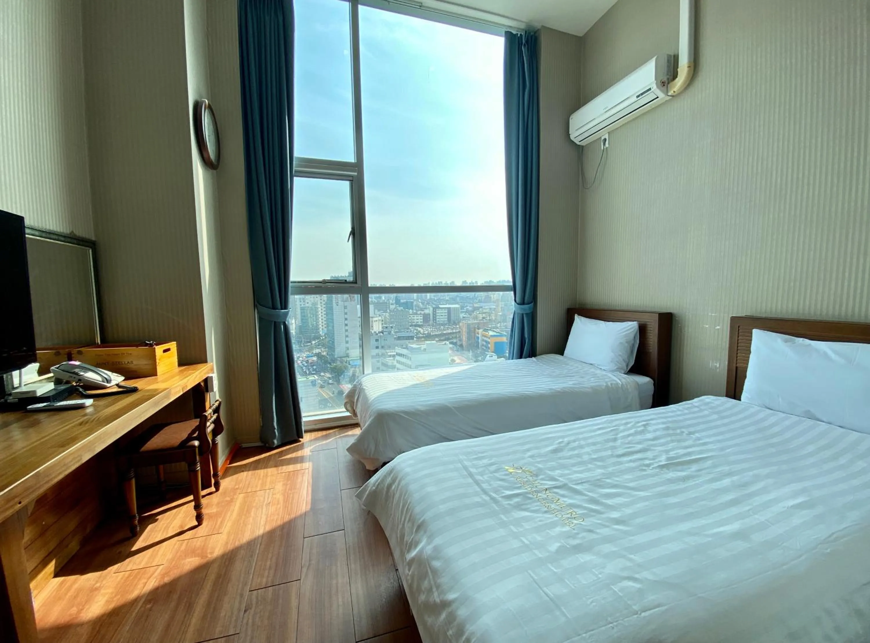Bed in Myeongdong Merlin Hotel