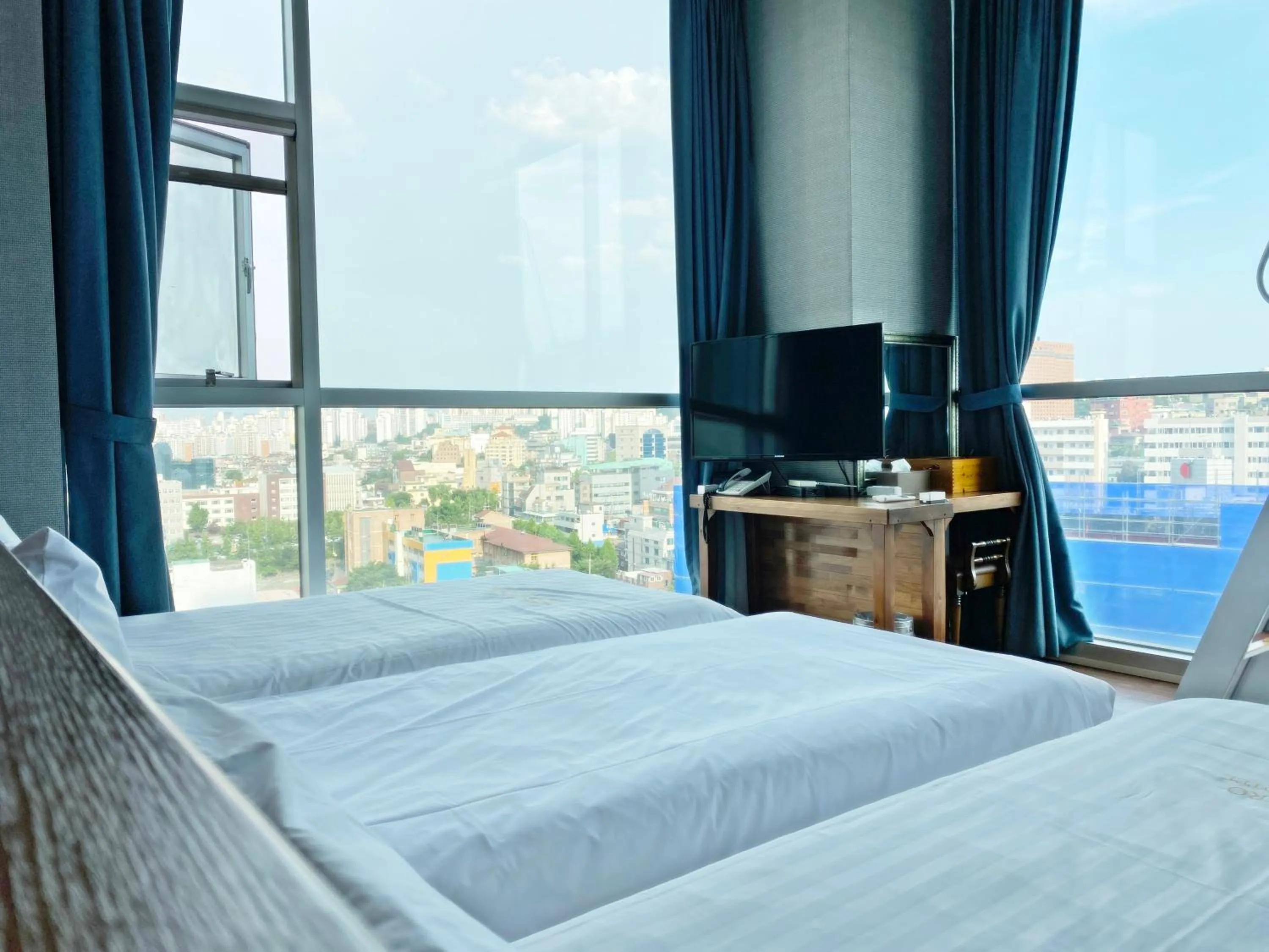 City view, Bed in Myeongdong Merlin Hotel