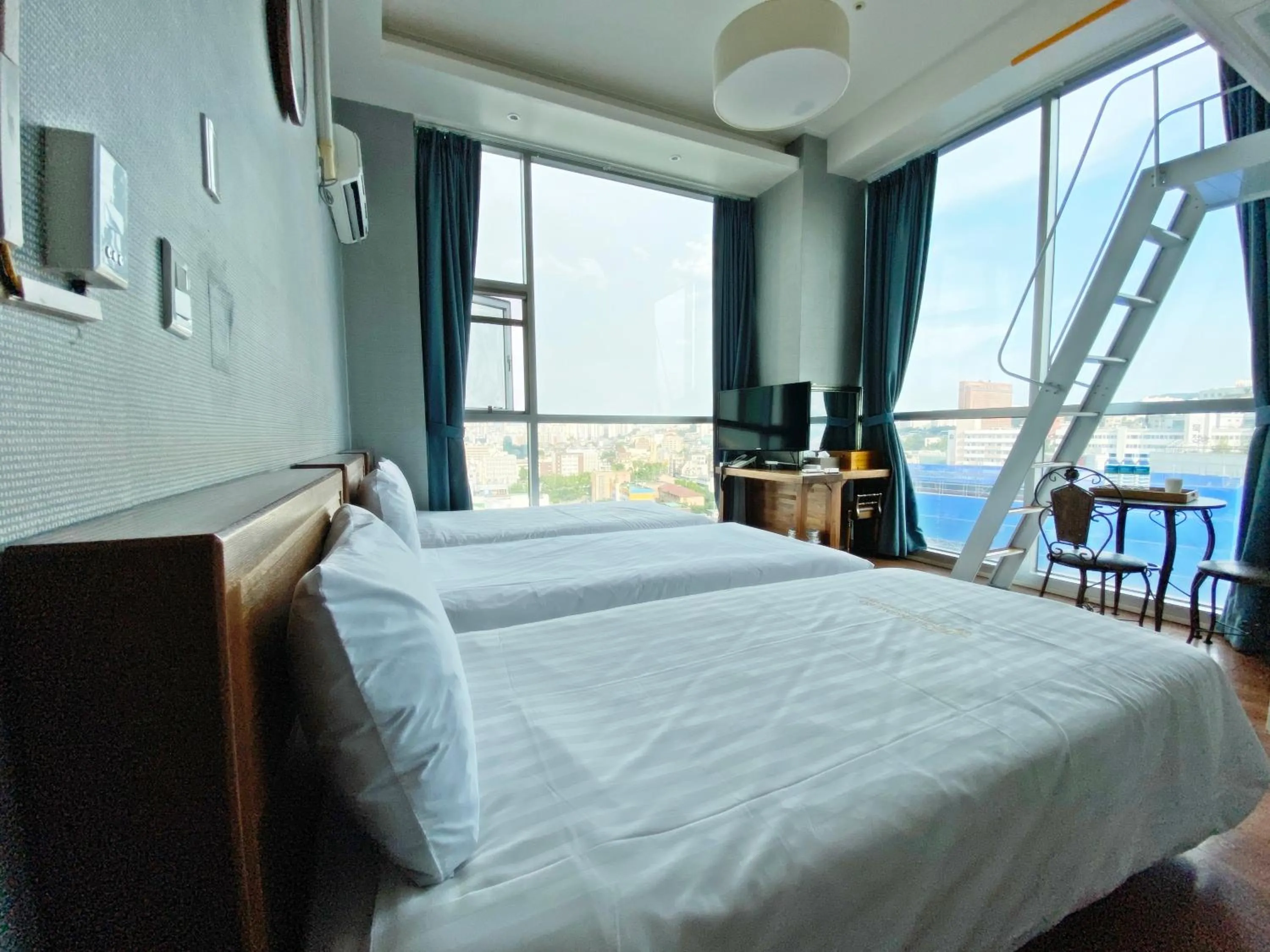 Bed in Myeongdong Merlin Hotel