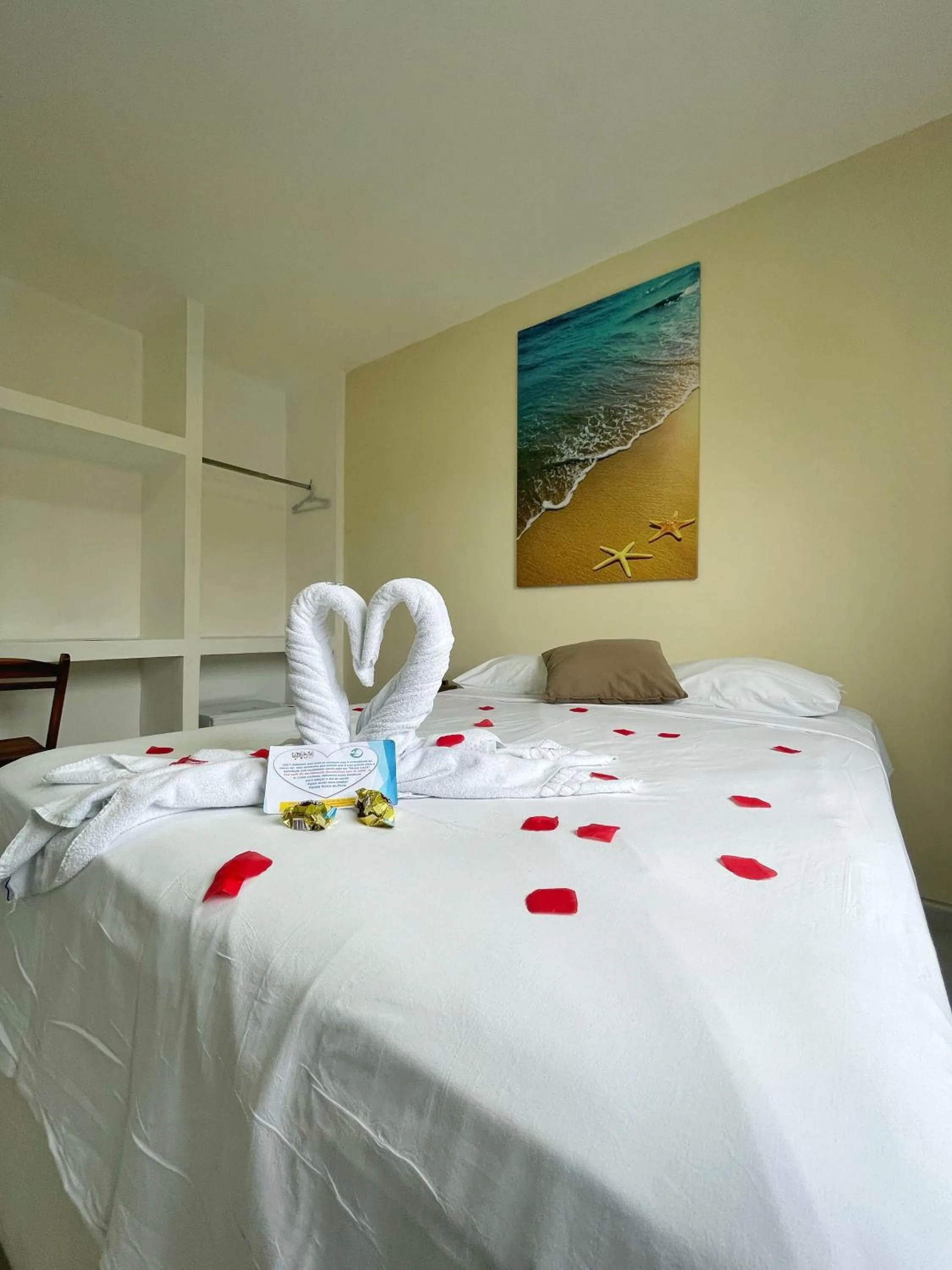 Photo of the whole room, Bed in Pousada Sereia do Porto