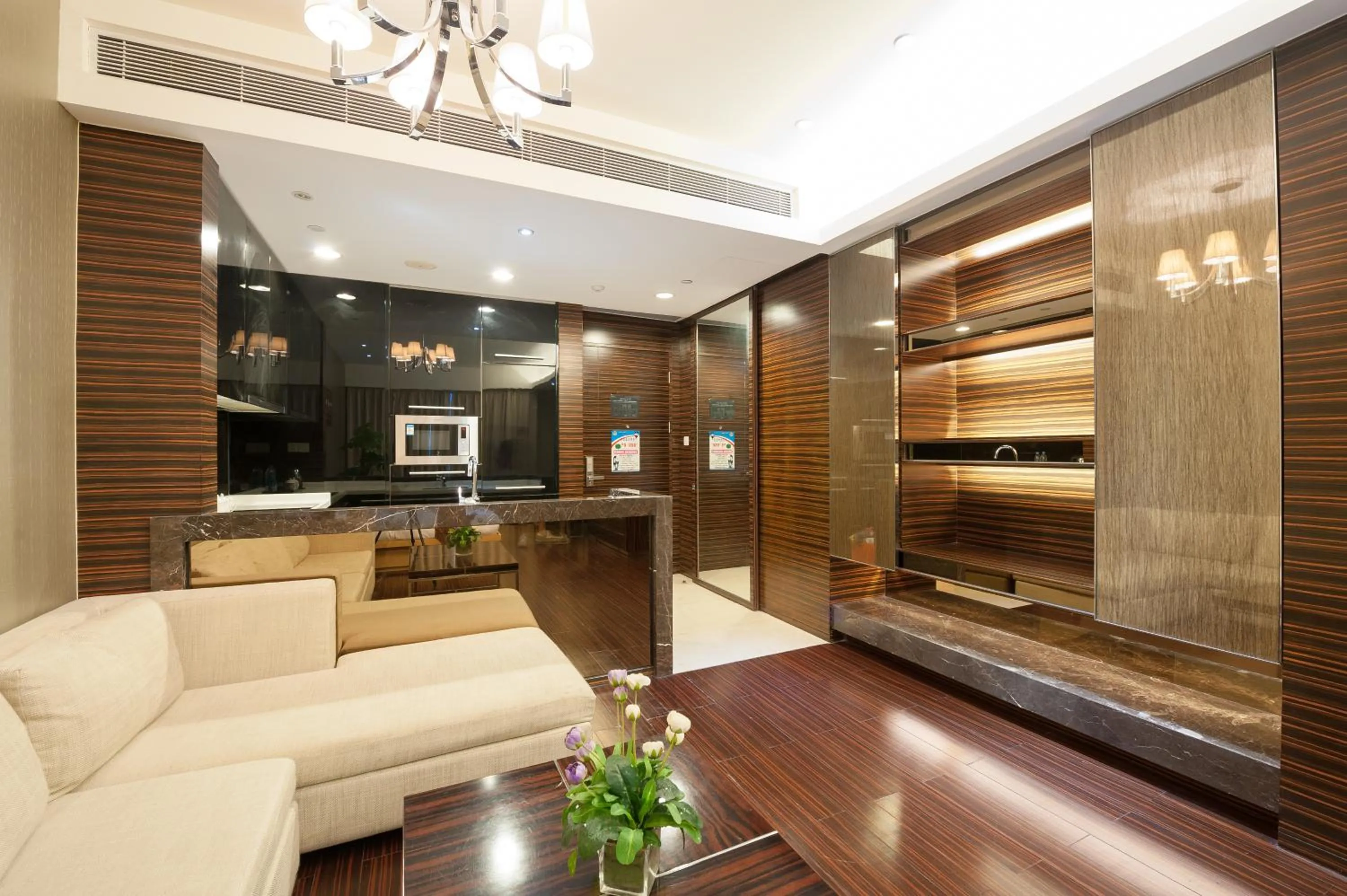 TV and multimedia in Yicheng Pazhou Poly World Trade Centre Apartment