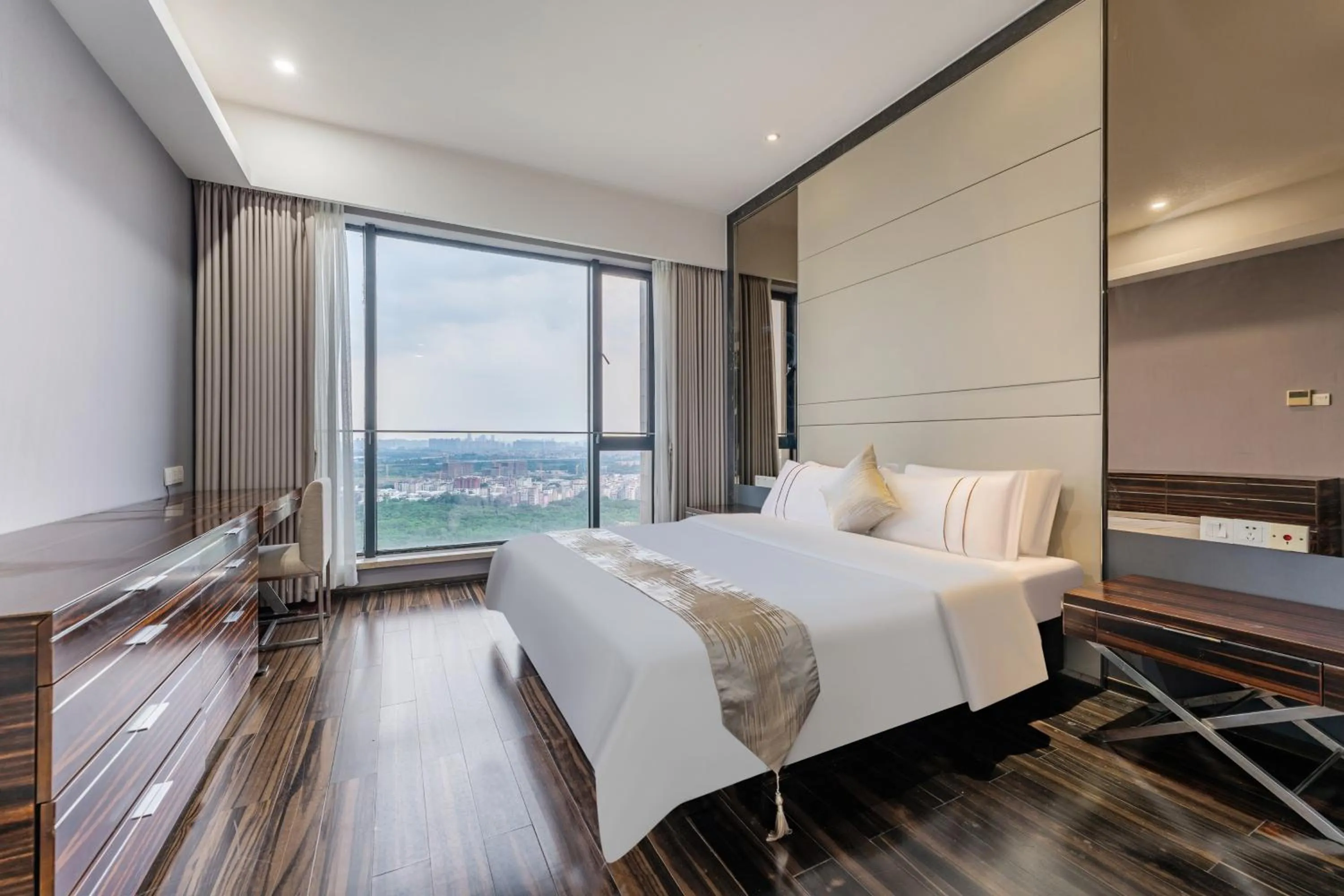 Photo of the whole room, Bed in Yicheng Pazhou Poly World Trade Centre Apartment