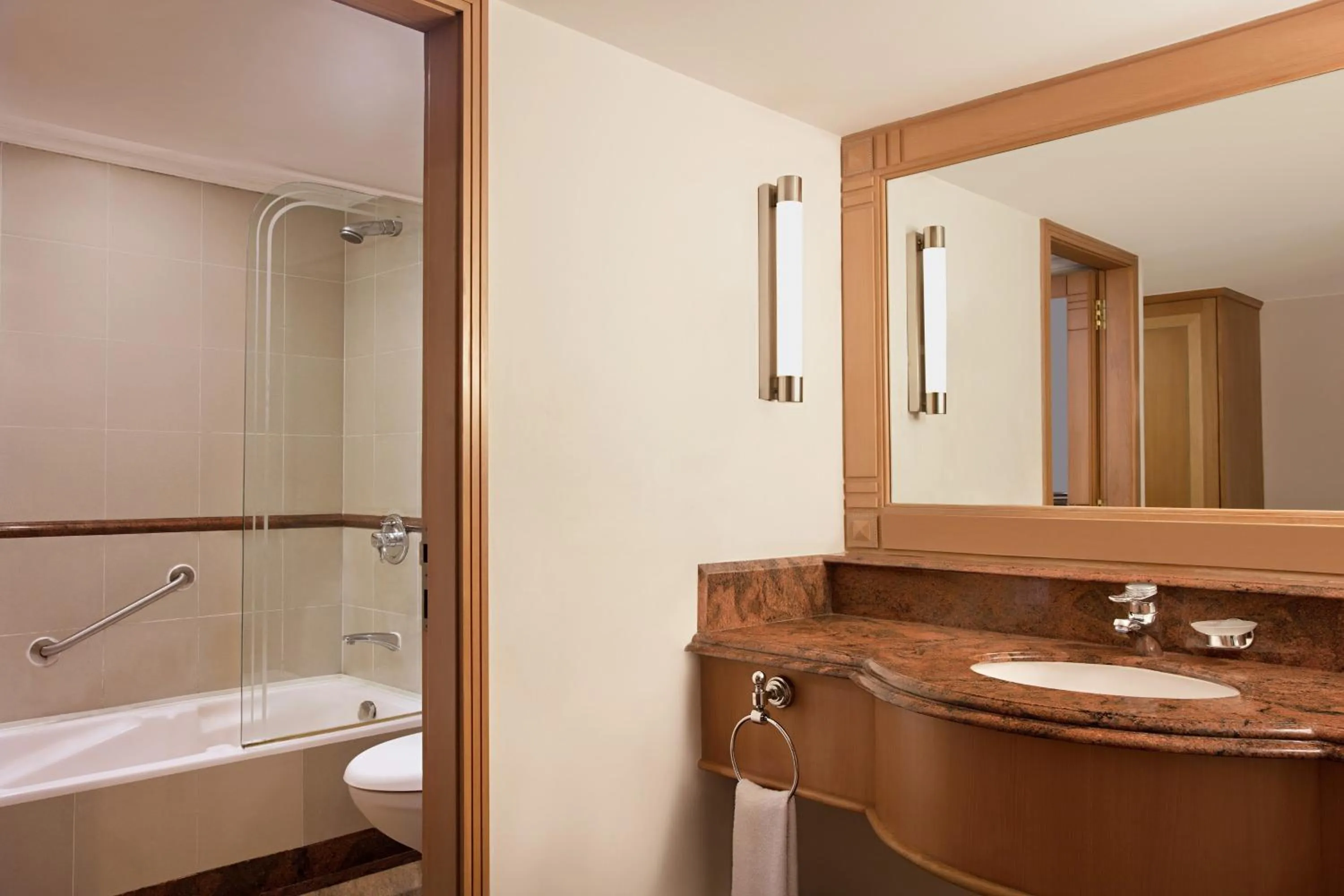 Bathroom in Le Meridien Kochi