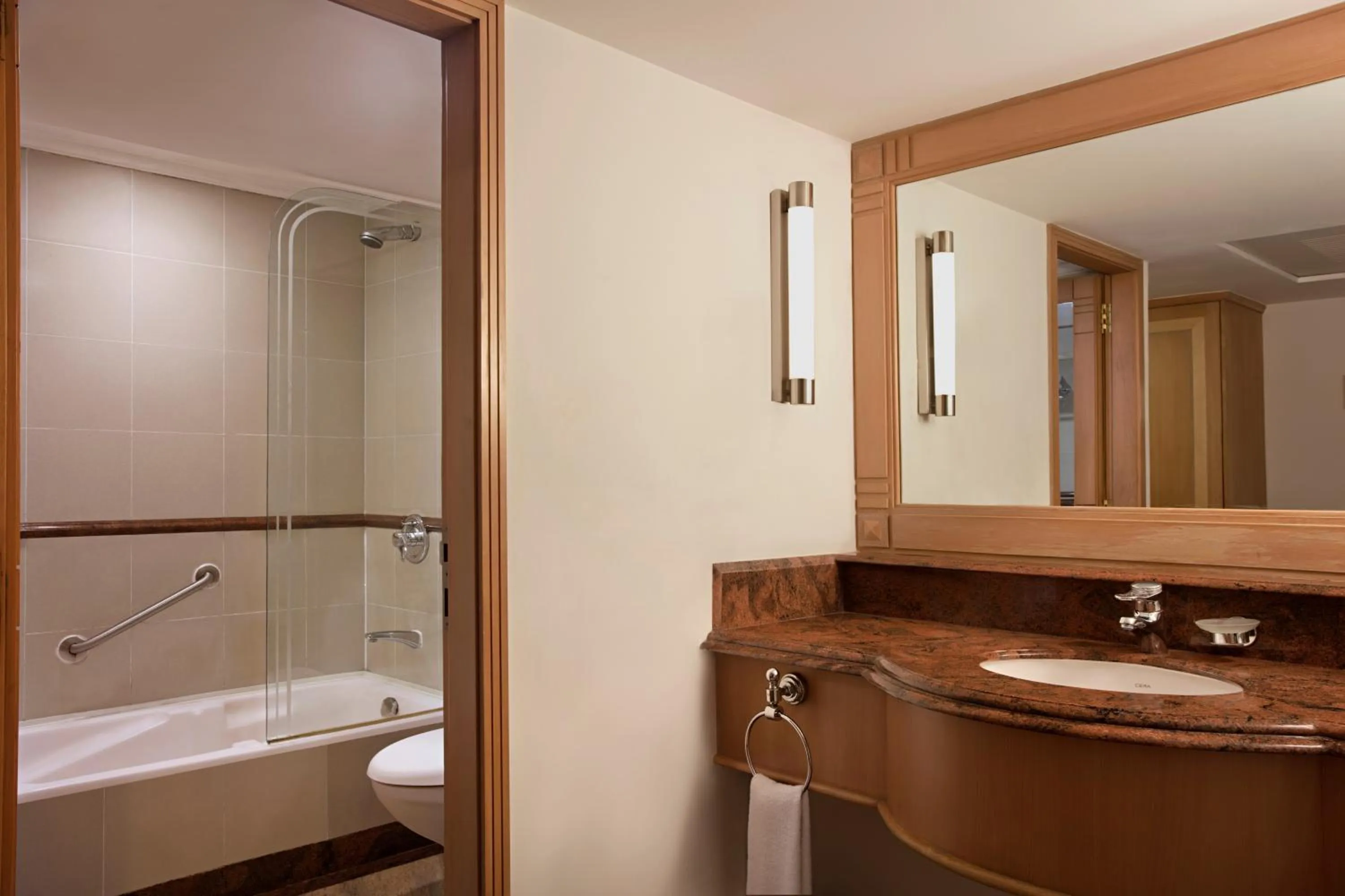 Bathroom in Le Meridien Kochi